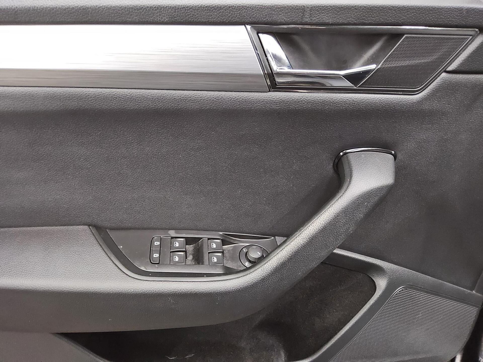 Skoda Superb Kombi 1.5 TSI Ambition Navi vc Pano AHK 10