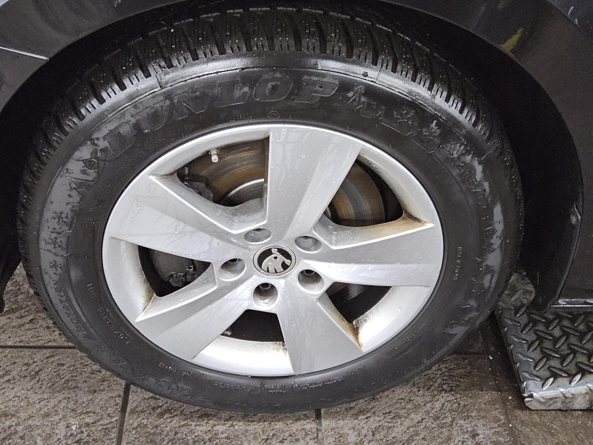 Skoda Superb Kombi 1.5 TSI Ambition Navi vc Pano AHK 11