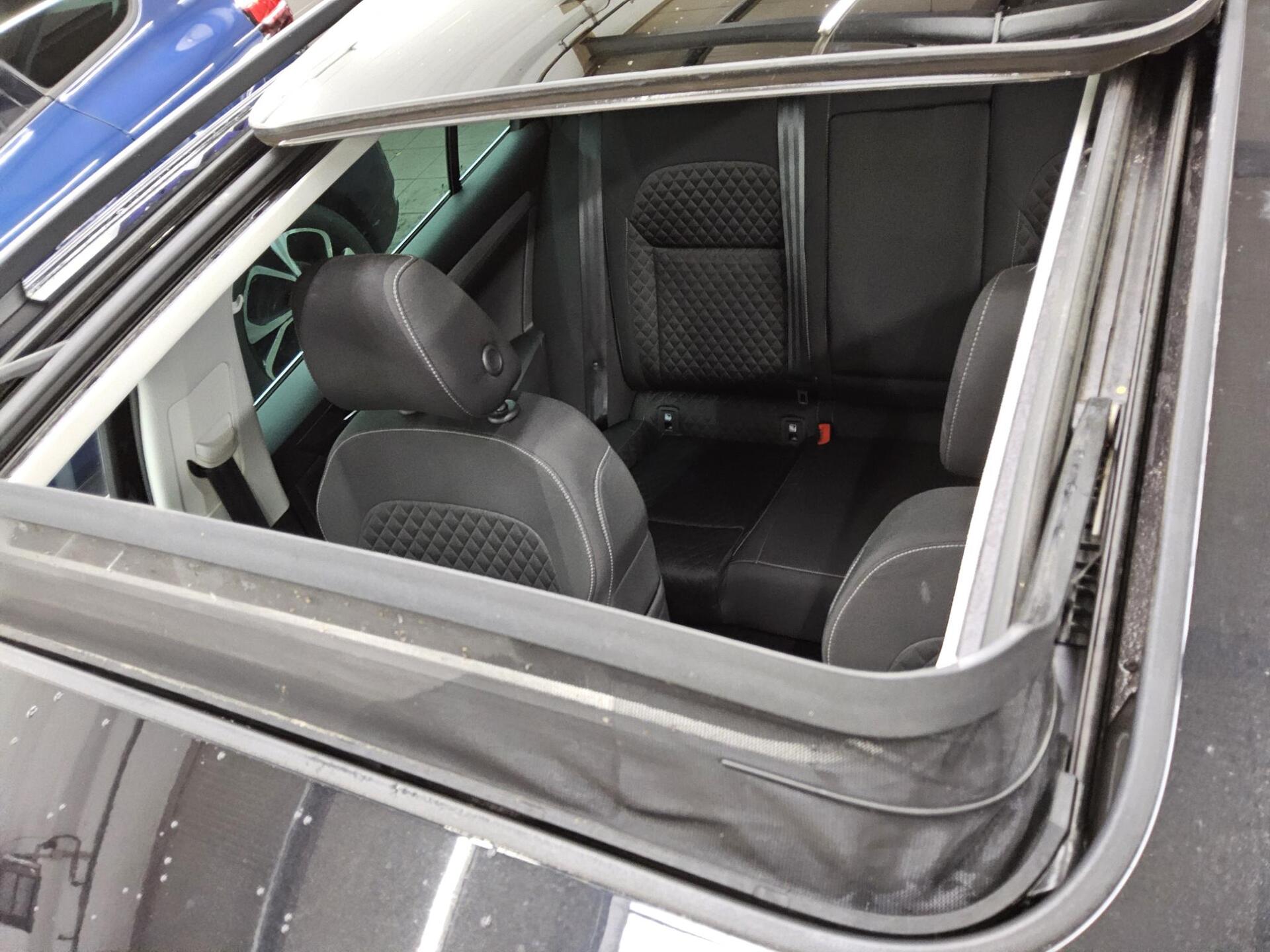 Skoda Superb Kombi 1.5 TSI Ambition Navi vc Pano AHK 12