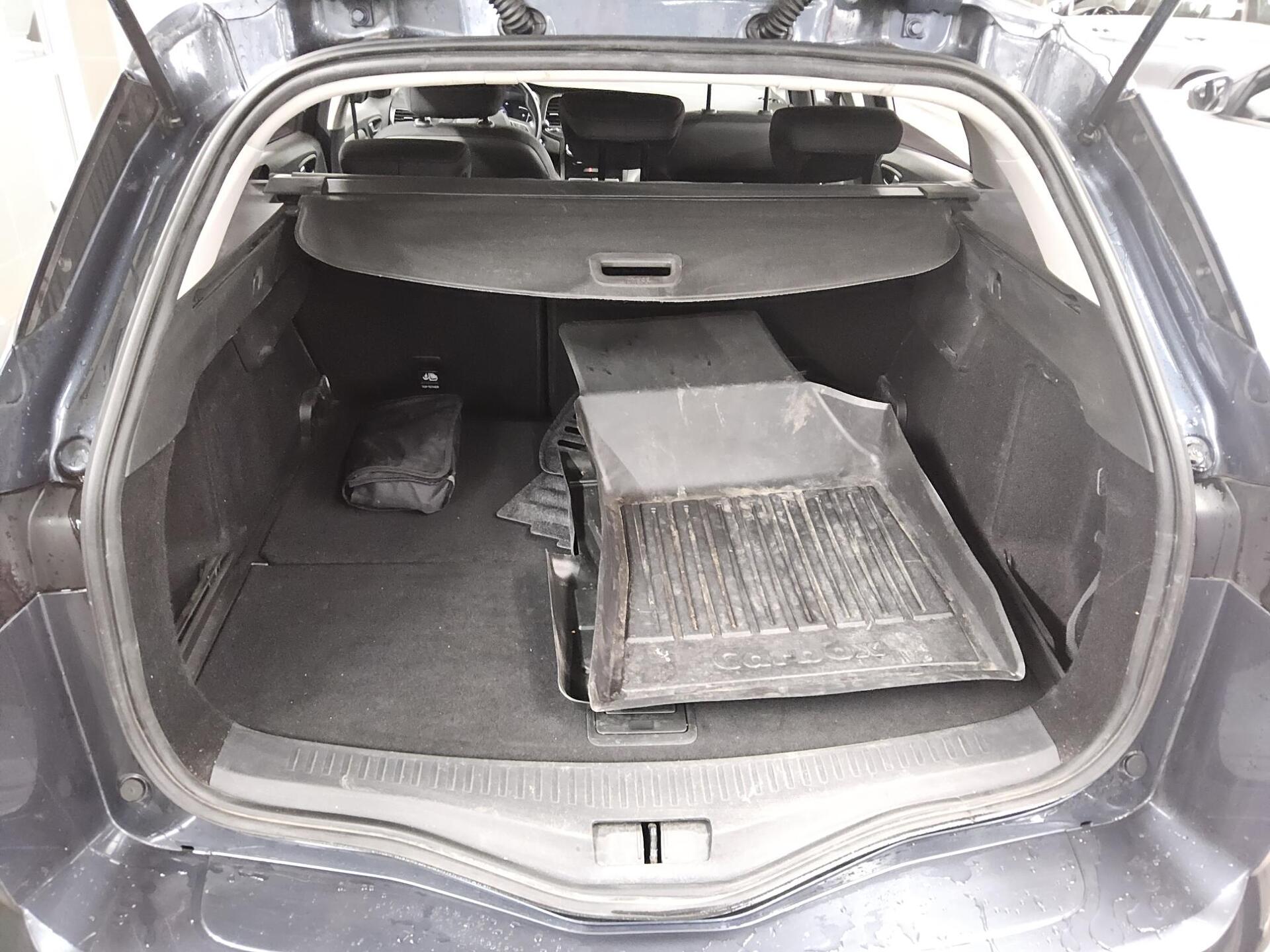 Renault Megane Grandtour 1.5 BLUE dCi Equilibre Navi LED 12