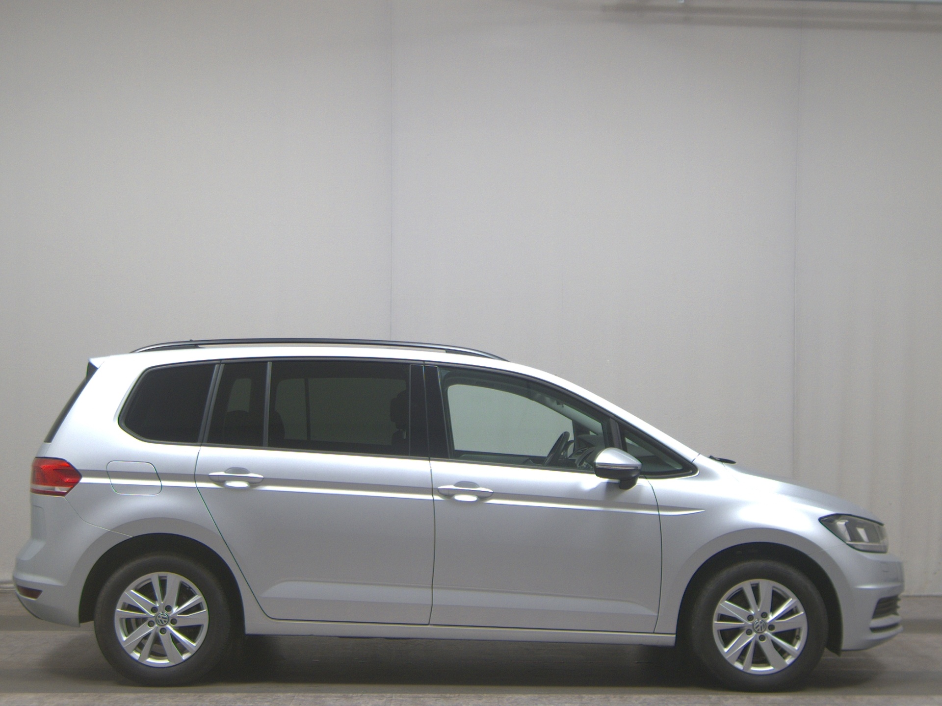 Volkswagen Touran 2.0 TDI Comf. Navi Pano RFK PDC Shz