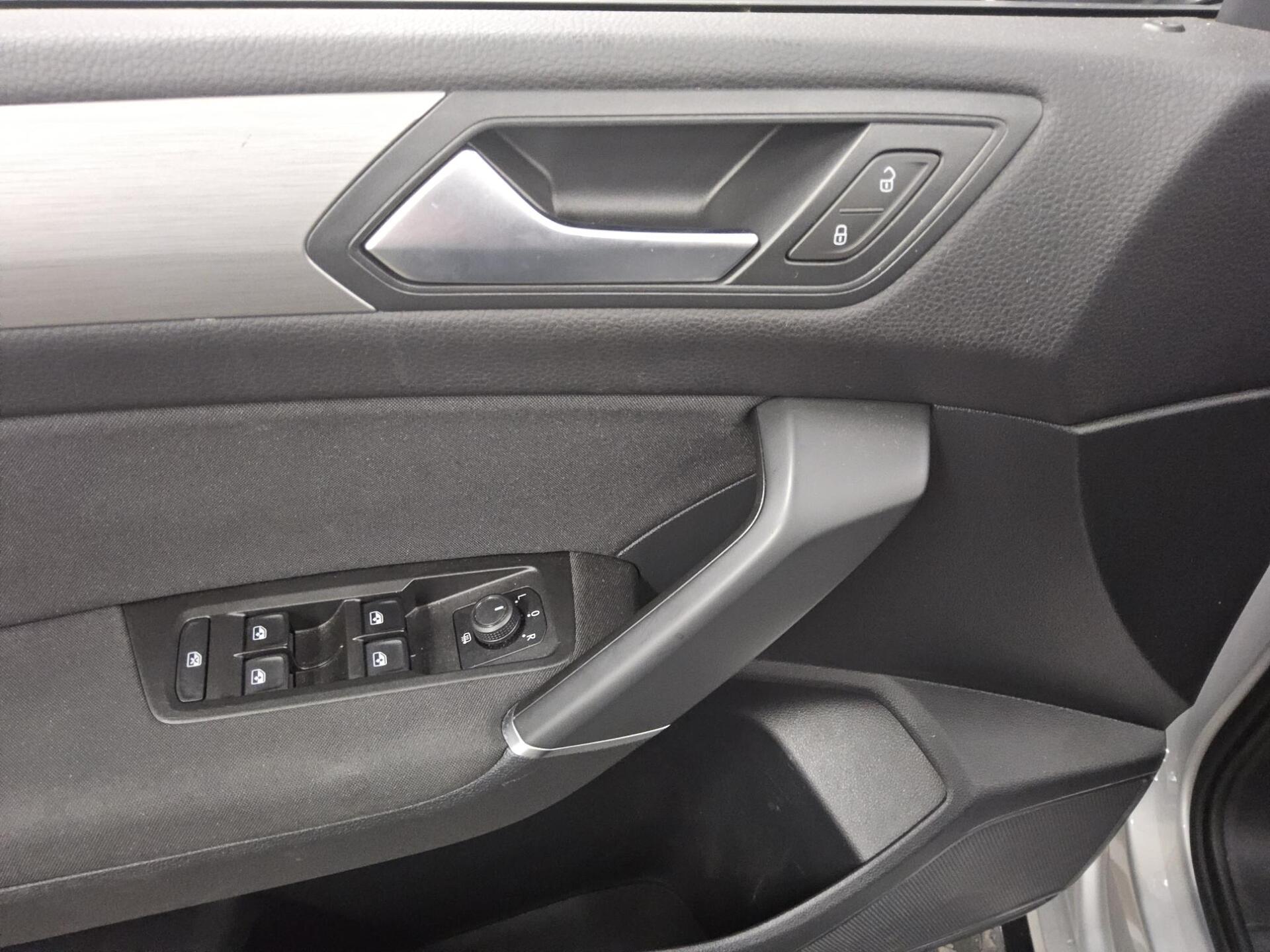 Volkswagen Touran 2.0 TDI Comf. Navi Pano RFK PDC Shz 9