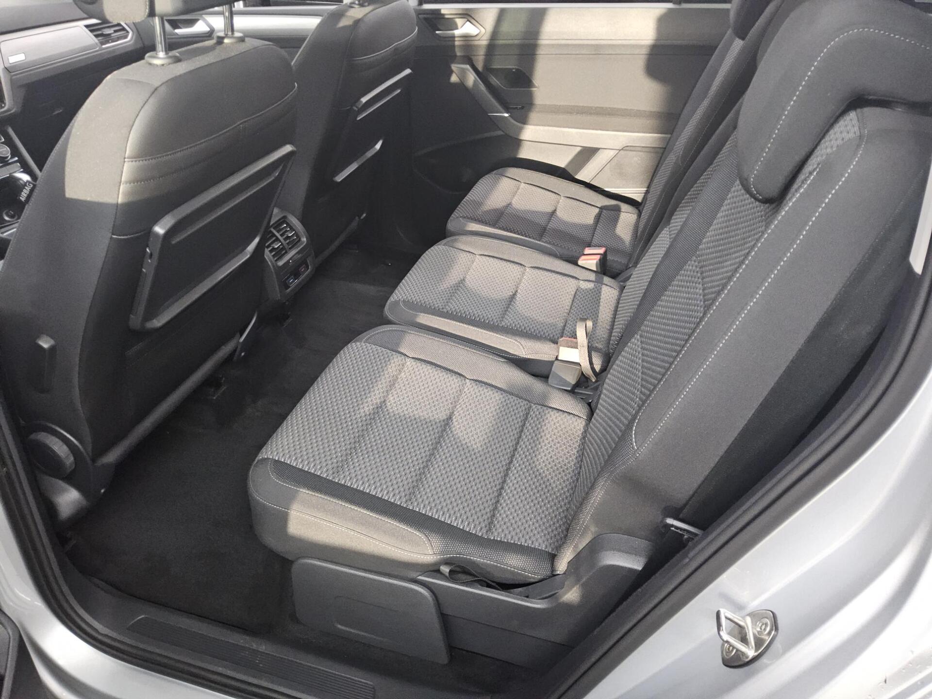 Volkswagen Touran 2.0 TDI Comf. Navi Pano RFK PDC Shz 13