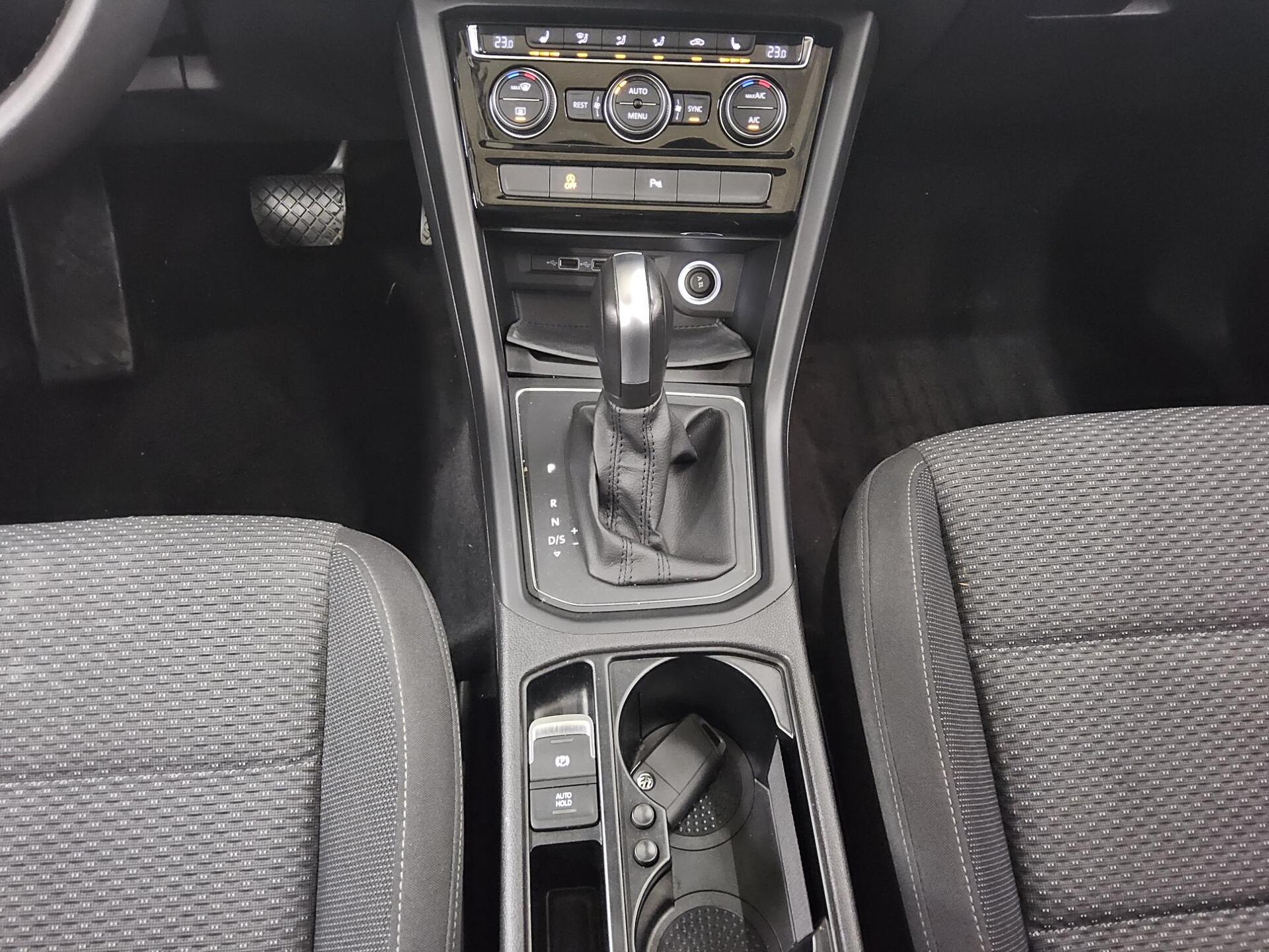 Volkswagen Touran 2.0 TDI Comf. Navi Pano RFK PDC Shz 6