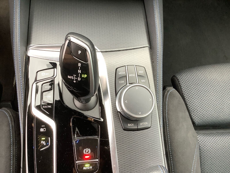 BMW 530e Touring M-Sport T-LEDER KLIMAAUT LED SPORTSITZE SHZ 11