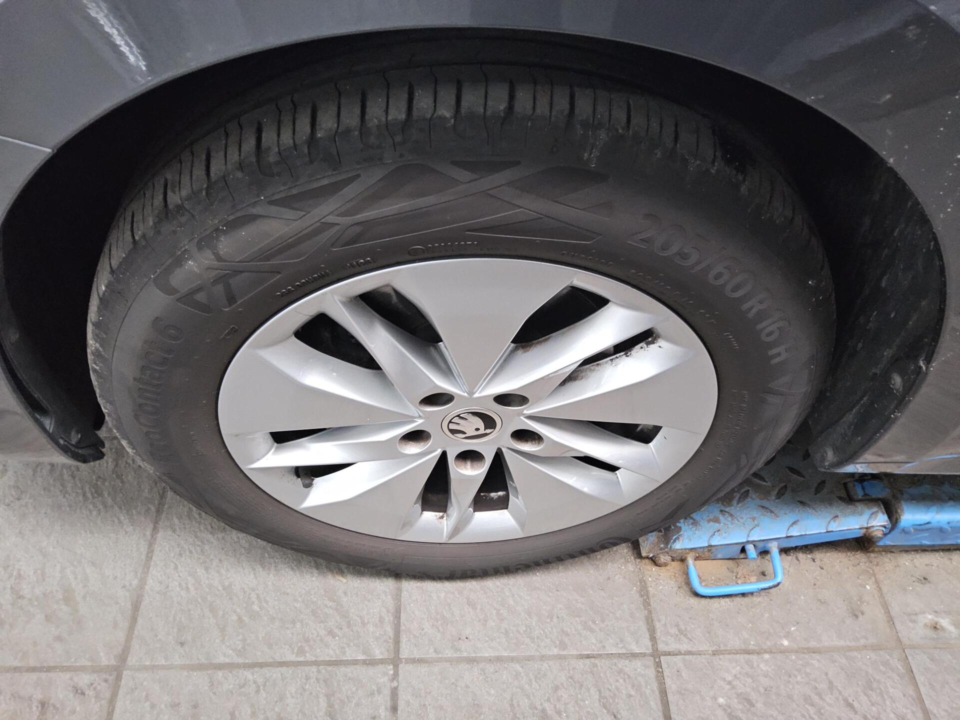 Skoda Octavia Kombi 2.0 TDI Ambition Navi LED vc ACC 11