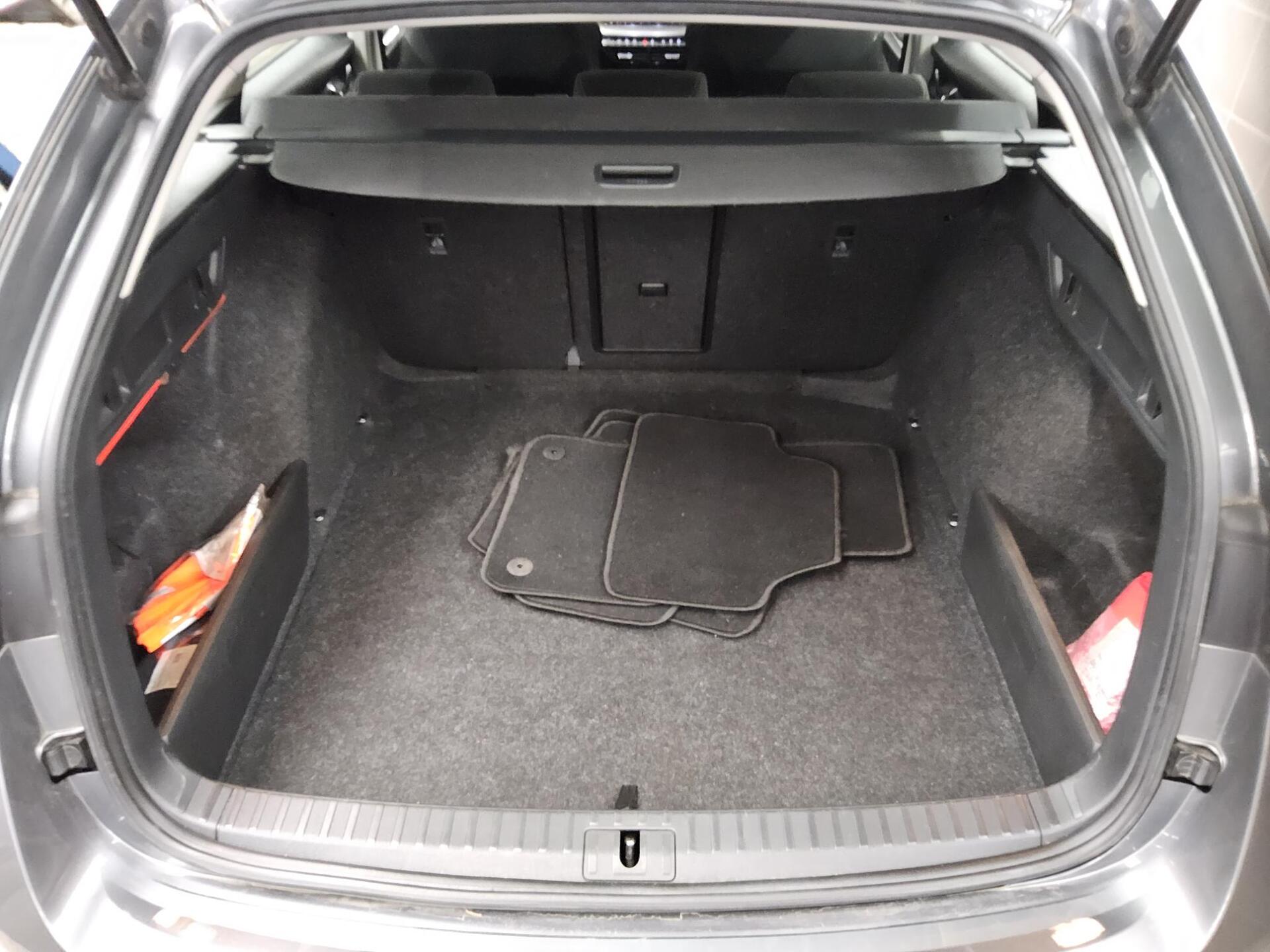 Skoda Octavia Kombi 2.0 TDI Ambition Navi LED vc ACC 12