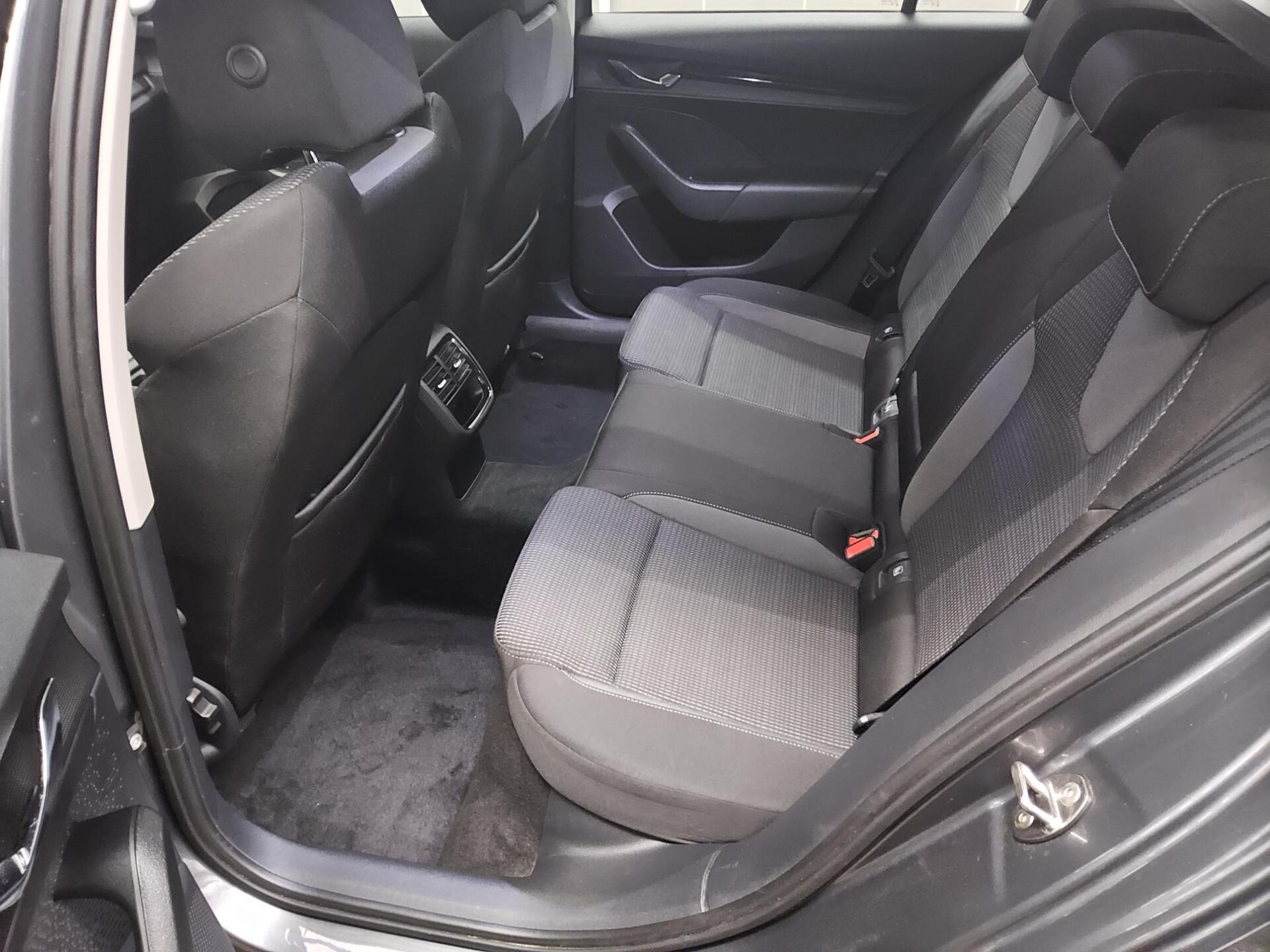 Skoda Octavia Kombi 2.0 TDI Ambition Navi LED vc ACC 13