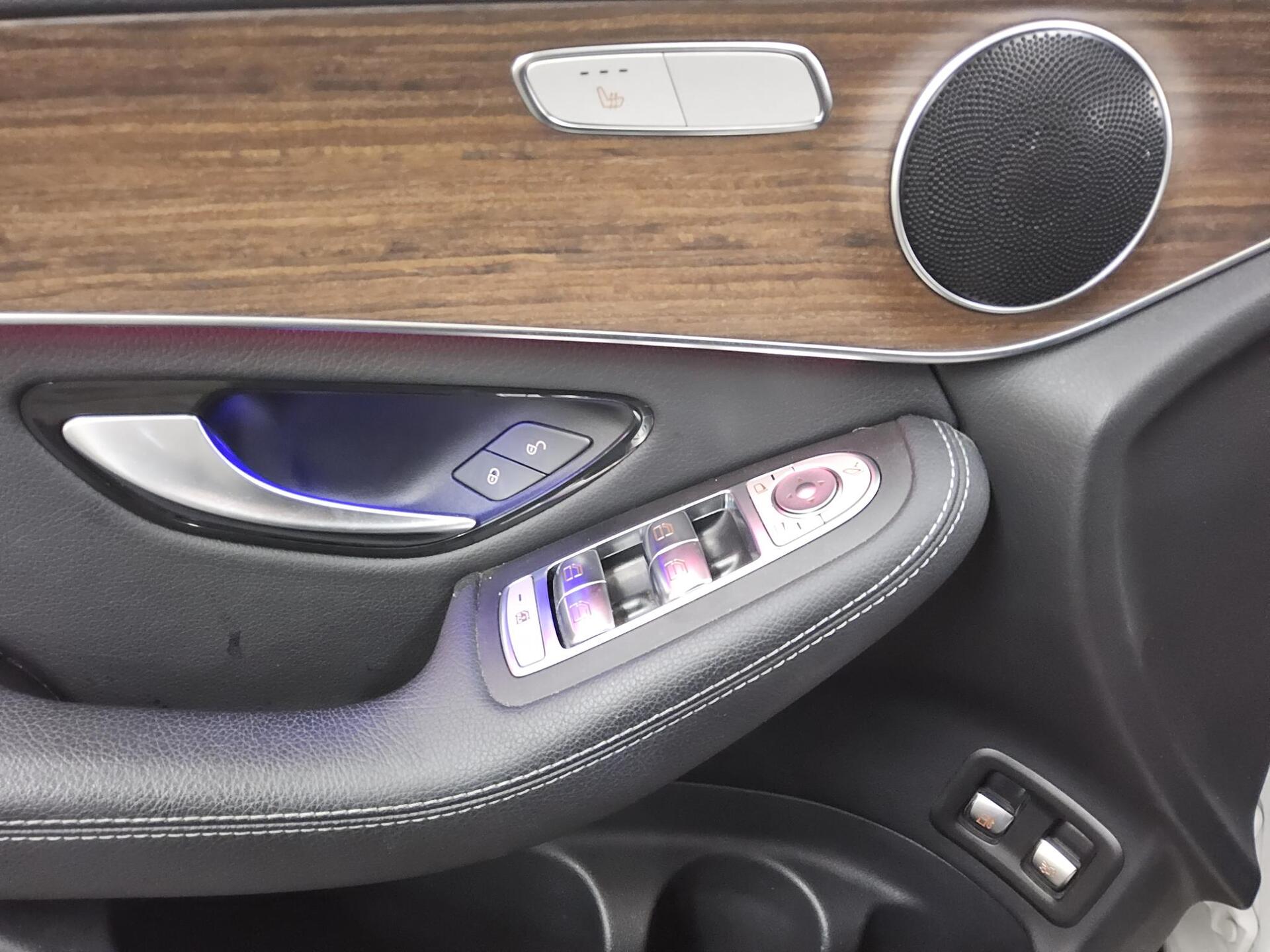 Mercedes-Benz GLC 300 e 4M T-Leder Navi LED RFK AHK Distronic+ 9