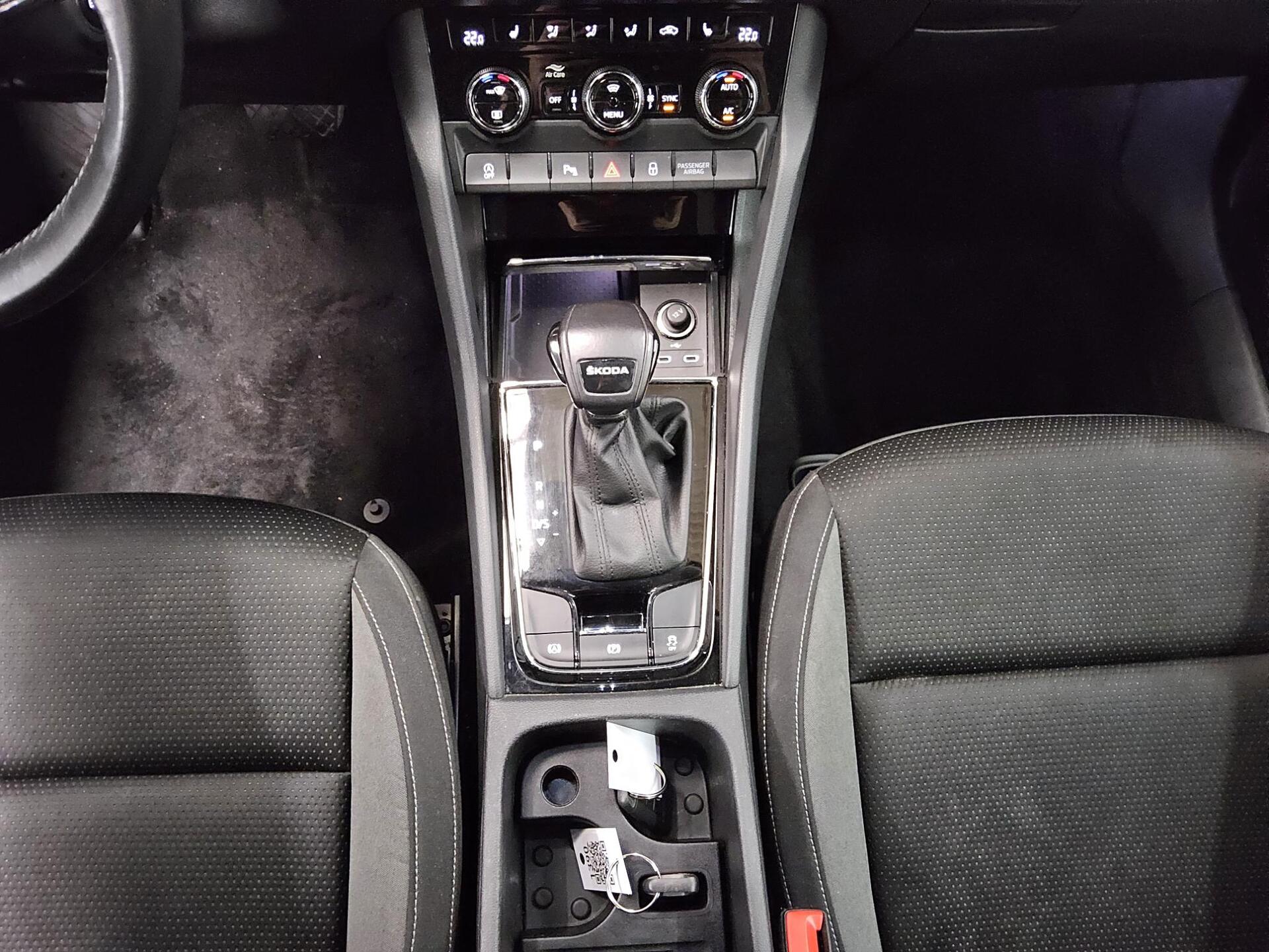 Skoda Karoq 2.0 TDI Tour Navi LED vc RFK ACC 4xShz 6