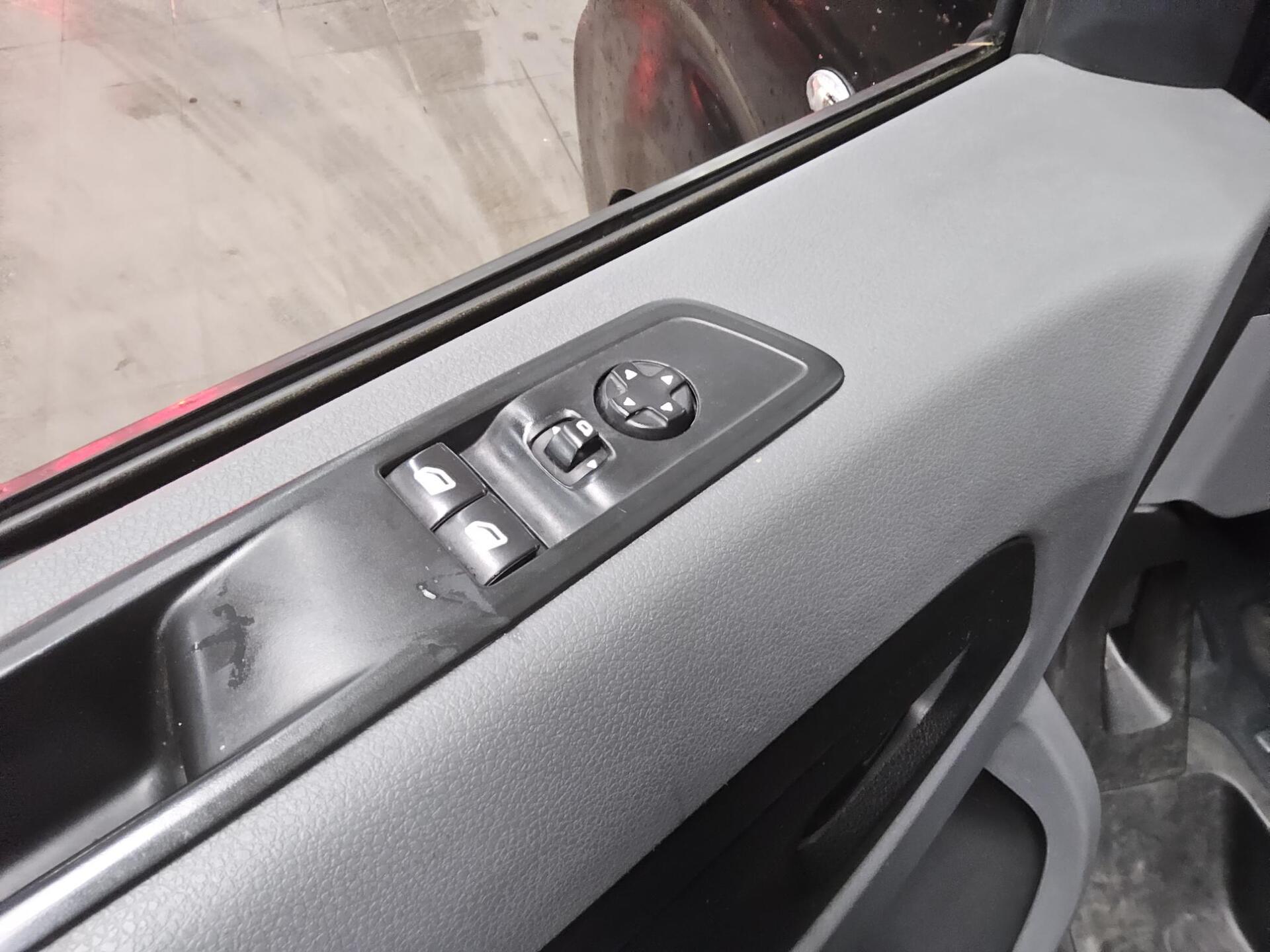 Opel Vivaro 1.5 D M 9-Sitzer PDC 9