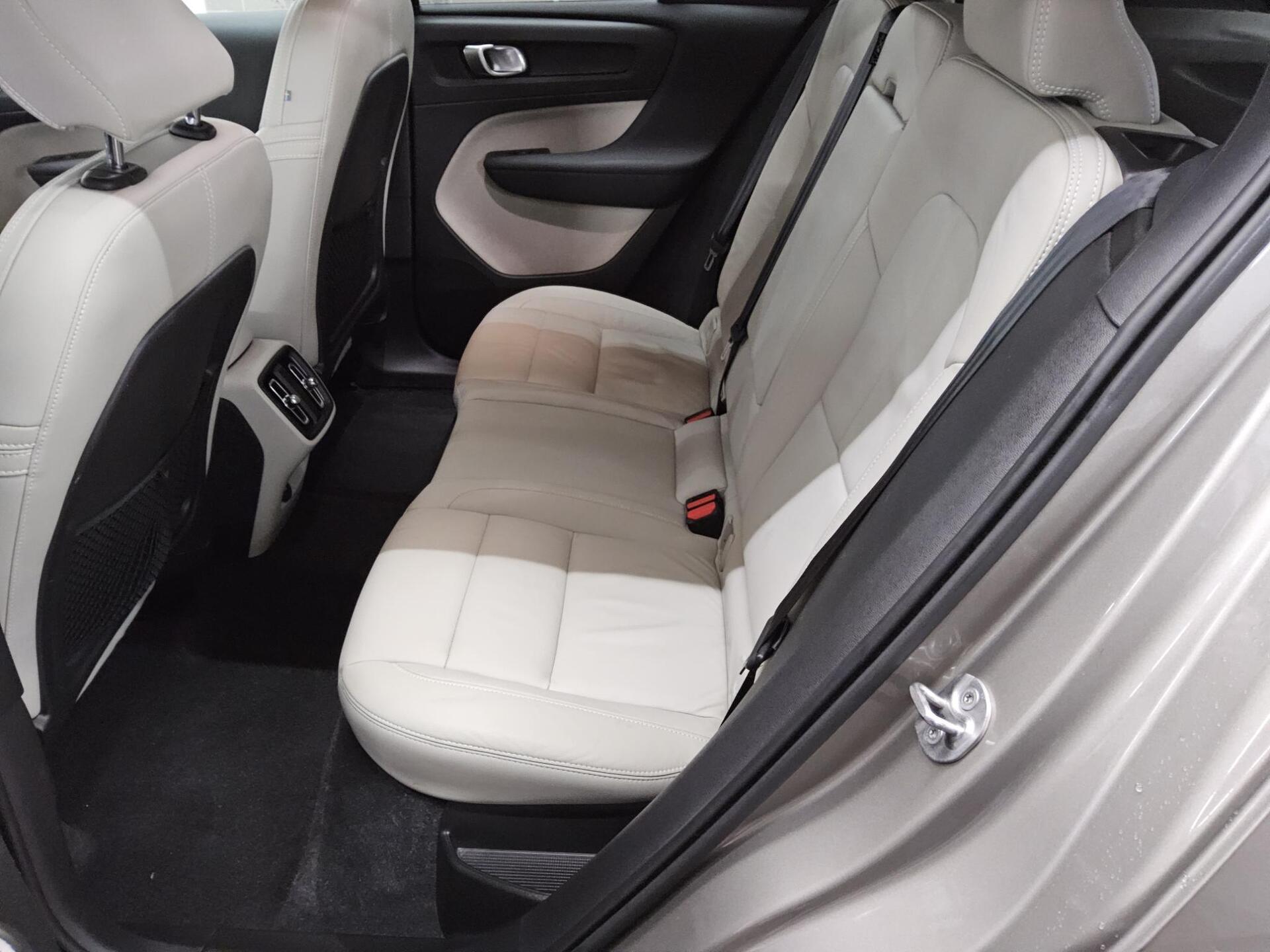 Volvo XC40 T3 Momentum Leder Navi H-K Sound LED RFK 13