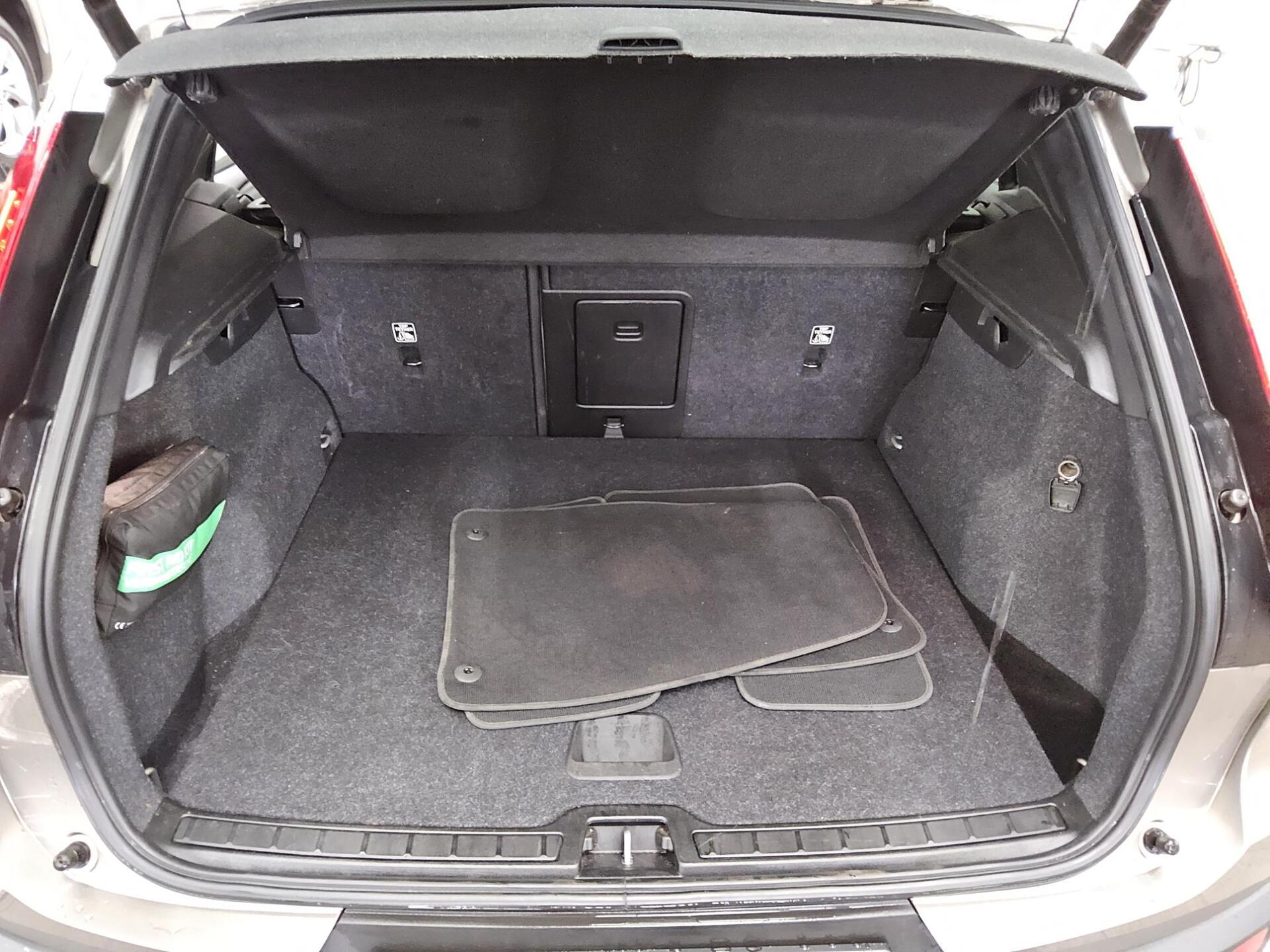 Volvo XC40 T3 Momentum Leder Navi H-K Sound LED RFK 12