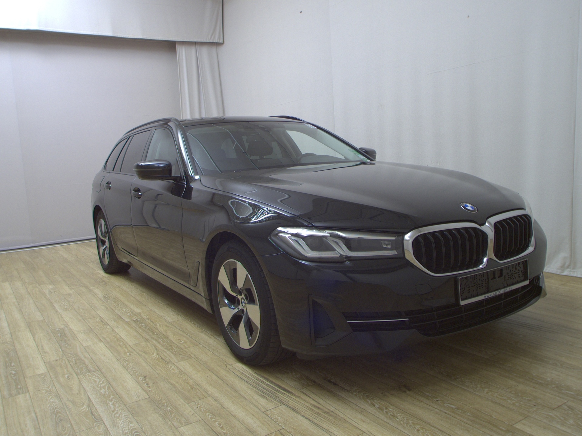 BMW 520dA Touring xDr Leder Navi LED+ LC prof. RFK 3