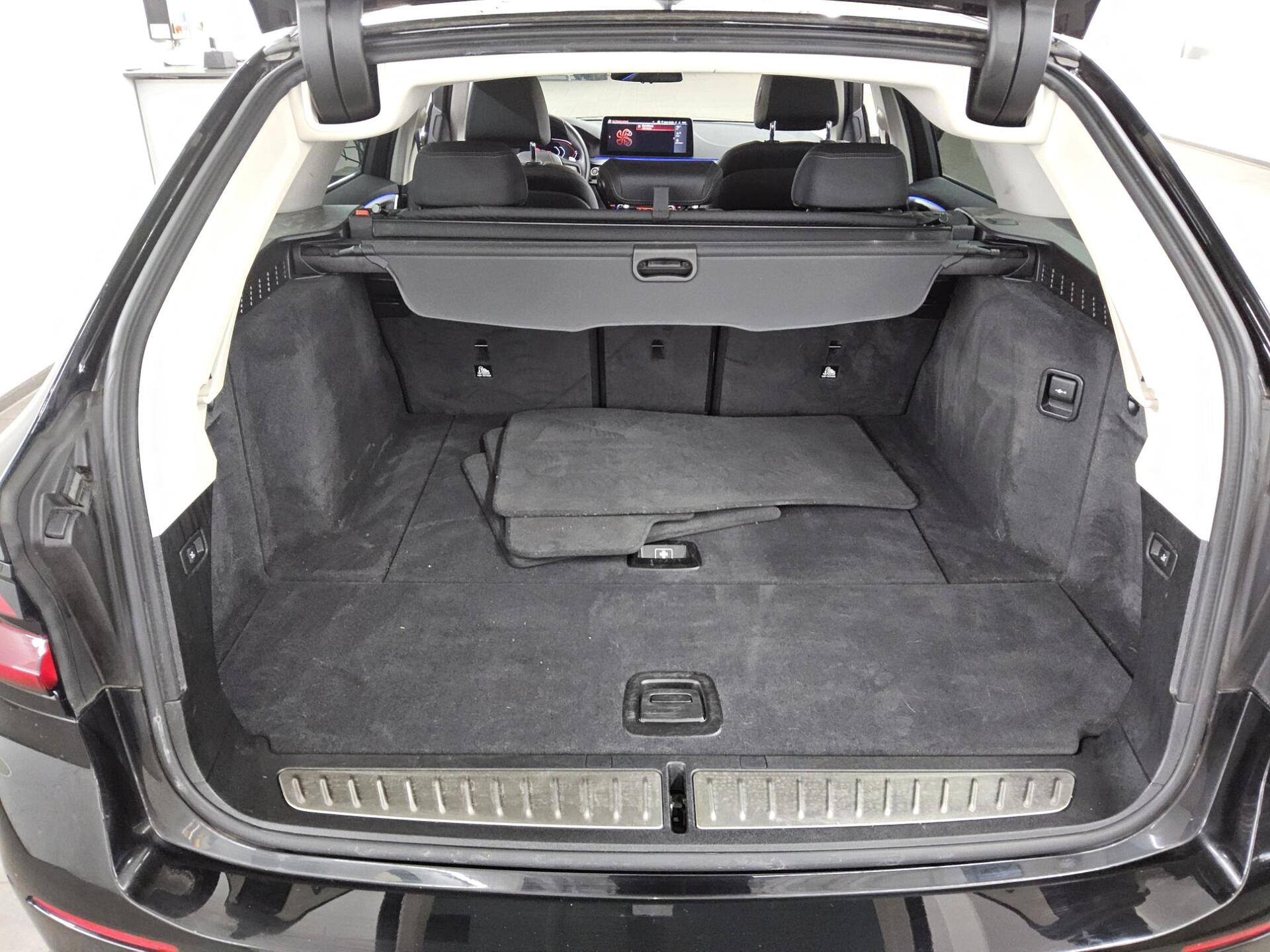 BMW 520dA Touring xDr Leder Navi LED+ LC prof. RFK 12