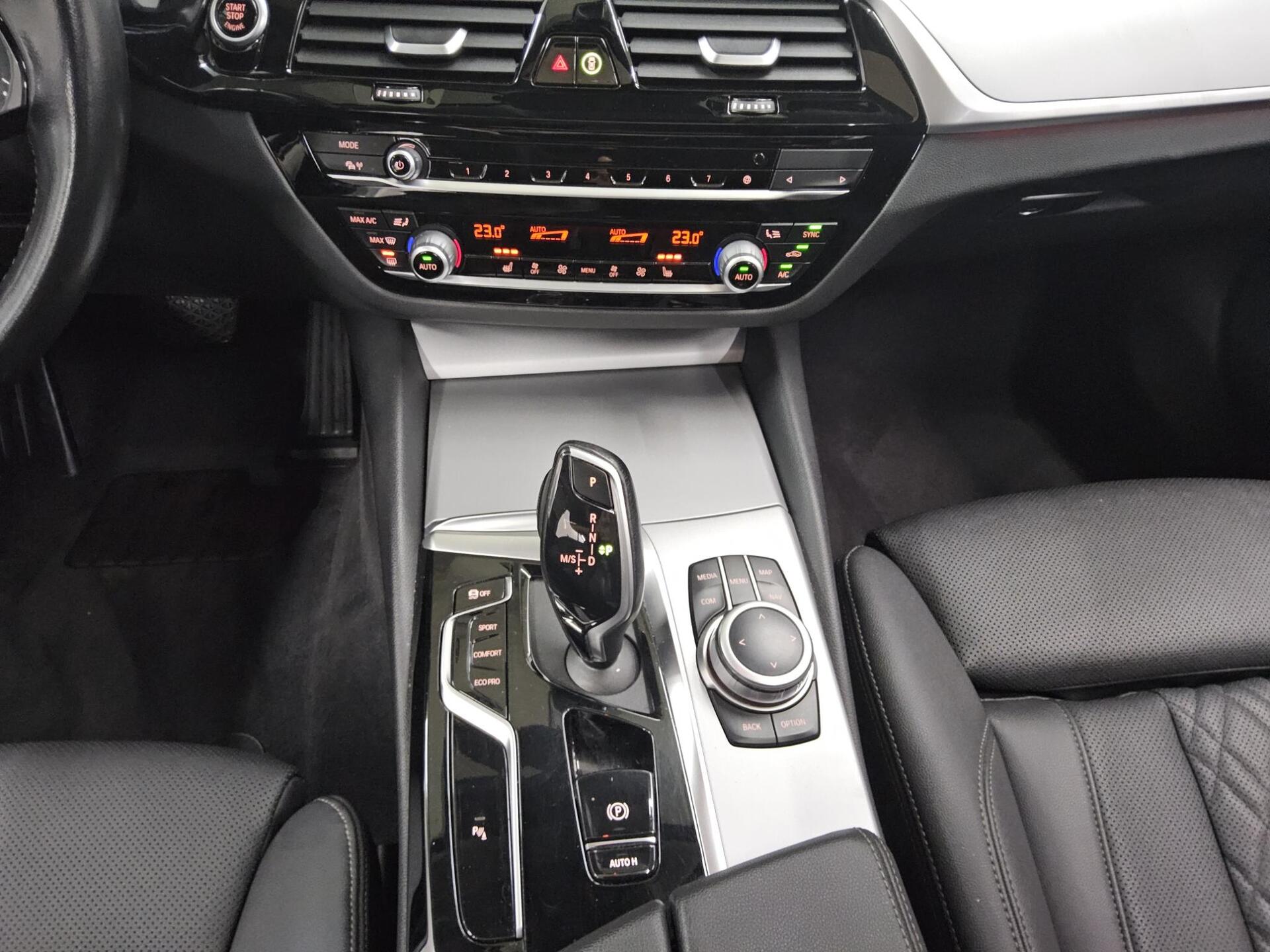 BMW 520dA Touring Leder Navi LED LC+ Pano HuD AHK 6