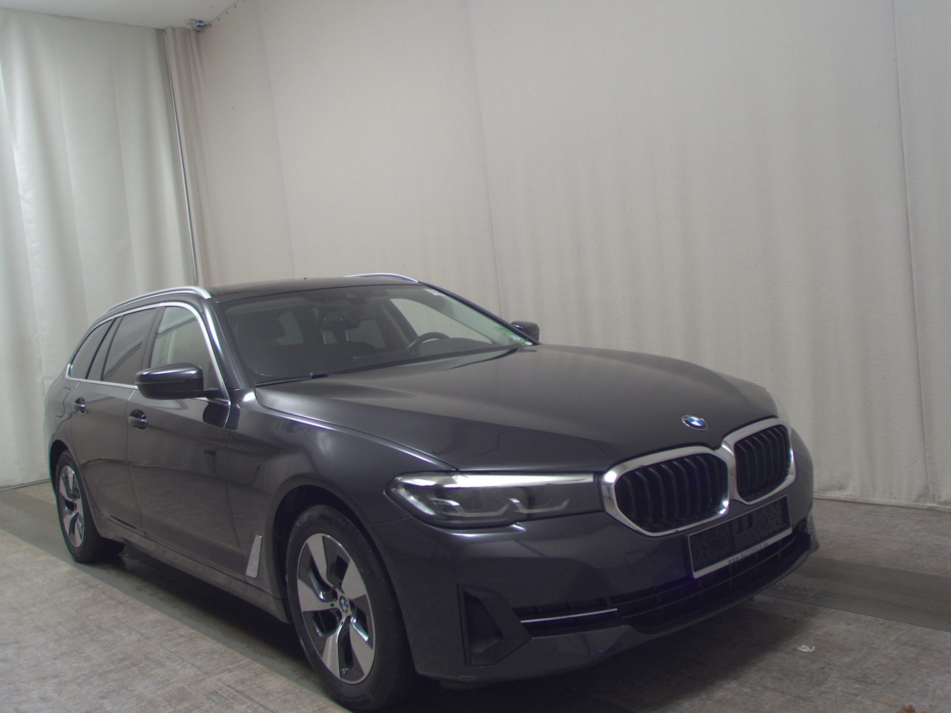 BMW 520dA Touring Leder Navi LED LC+ Pano HuD AHK 3