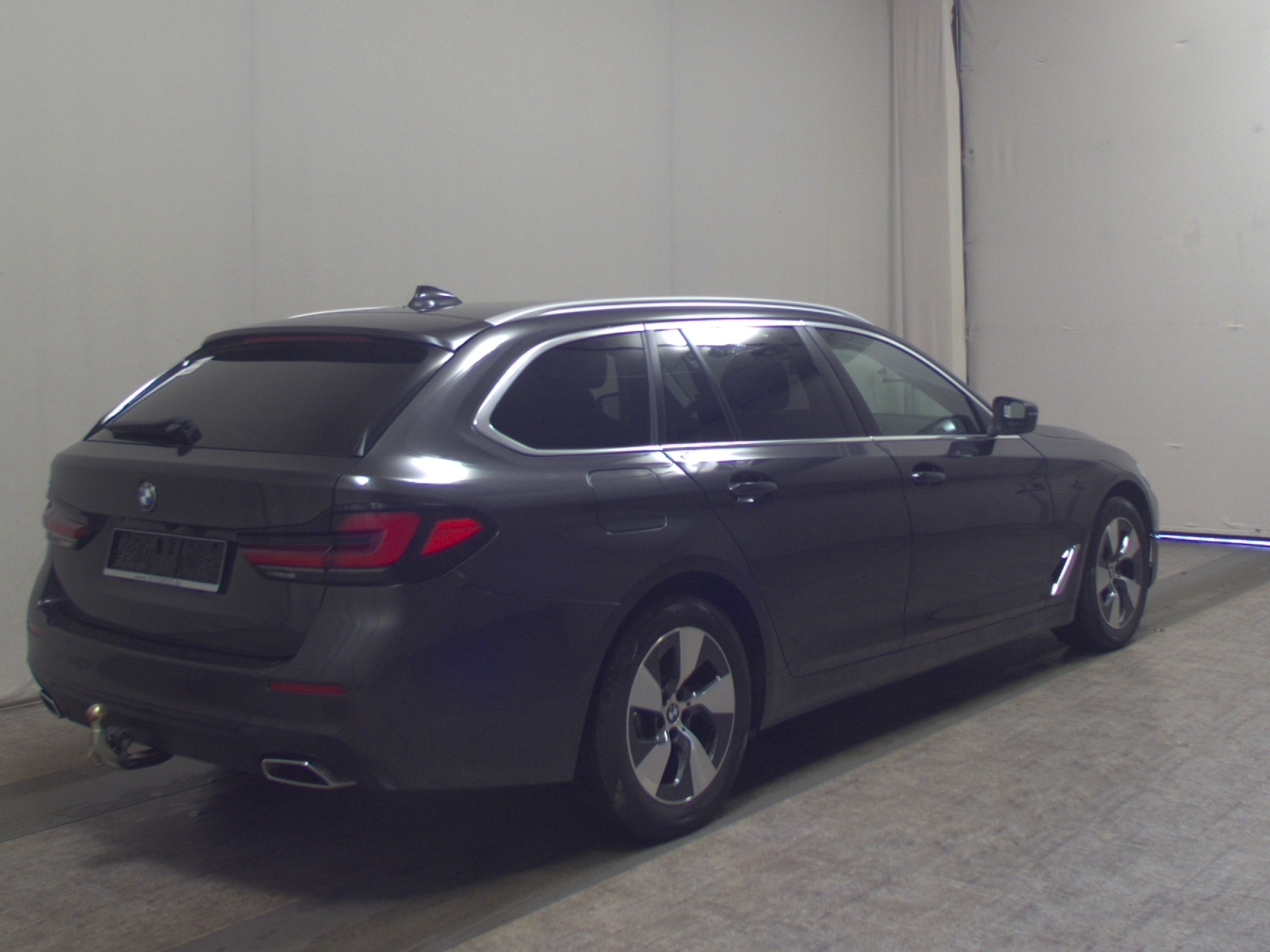 BMW 520dA Touring Leder Navi LED LC+ Pano HuD AHK 4