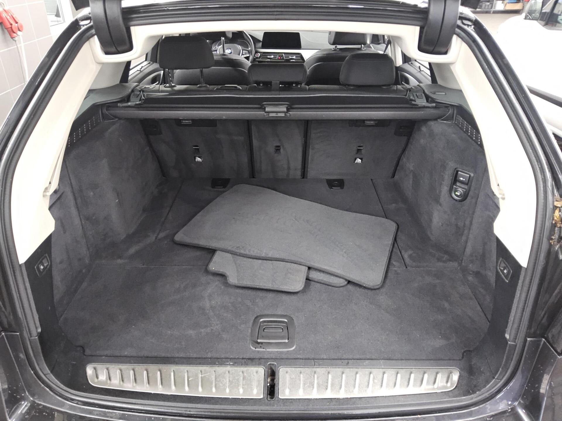 BMW 520dA Touring Leder Navi LED LC+ Pano HuD AHK 11