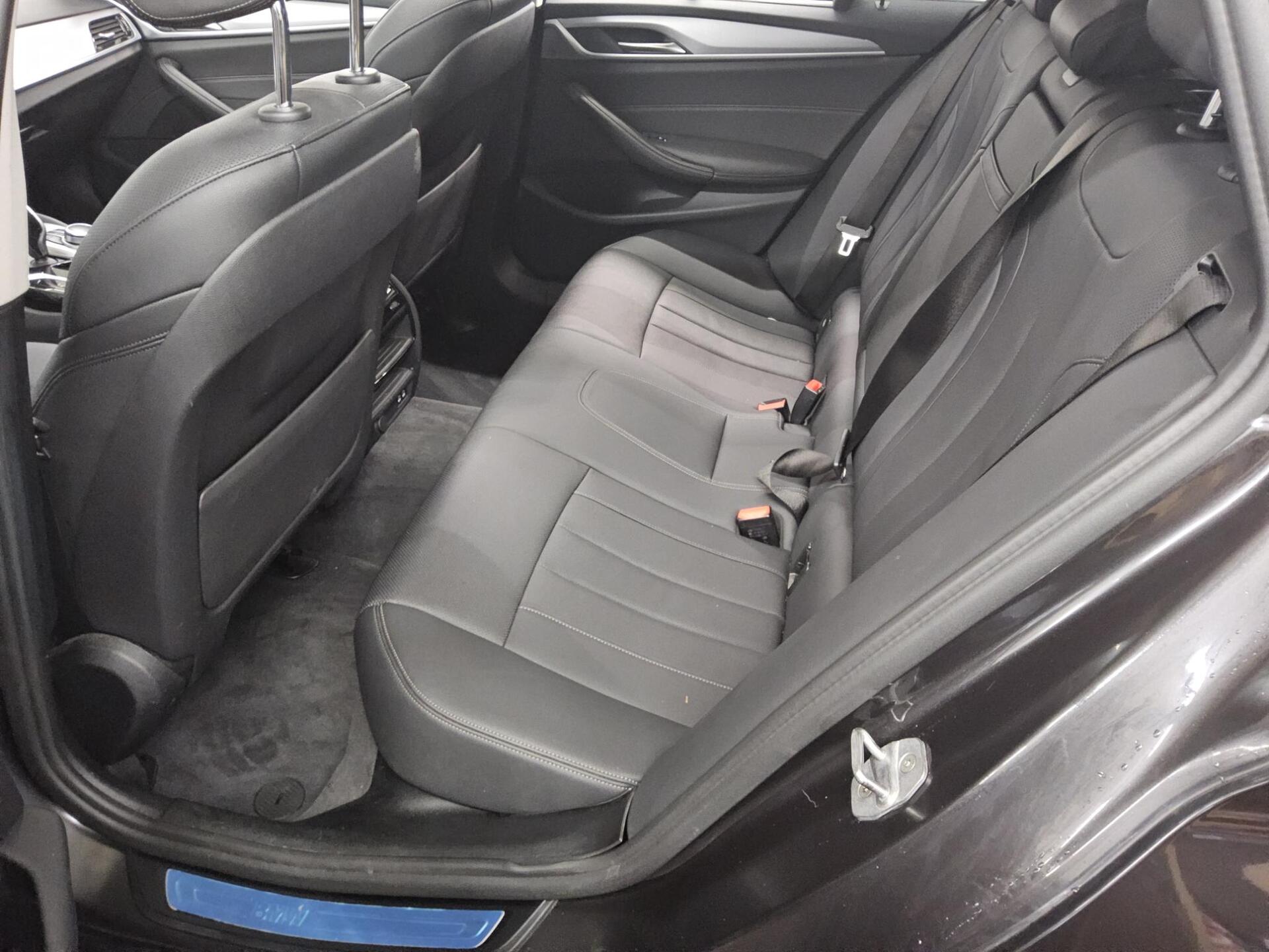 BMW 520dA Touring Leder Navi LED LC+ Pano HuD AHK 13