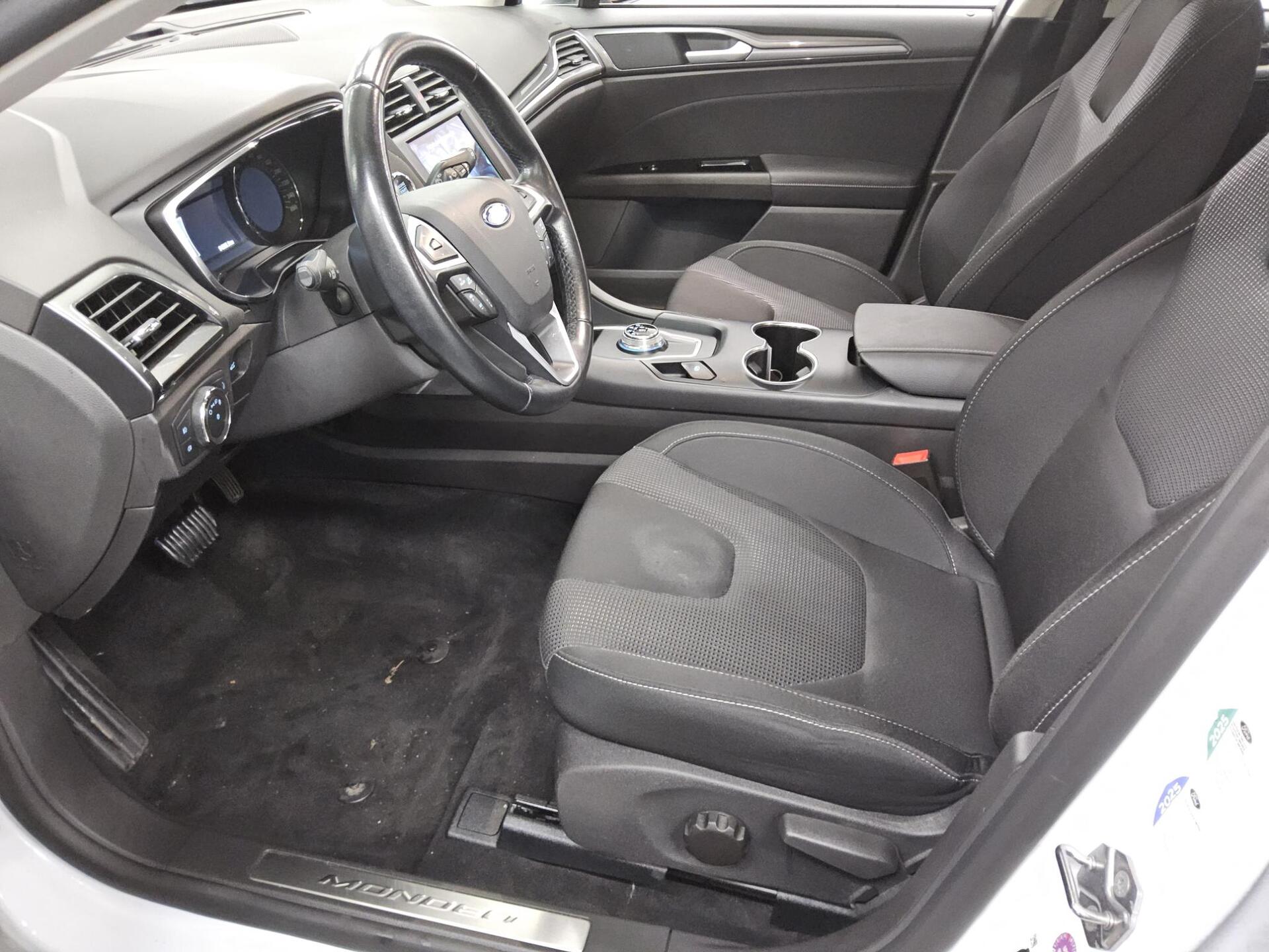 Ford Mondeo Turnier 2.0 EB Titanium Navi LED ACC 8