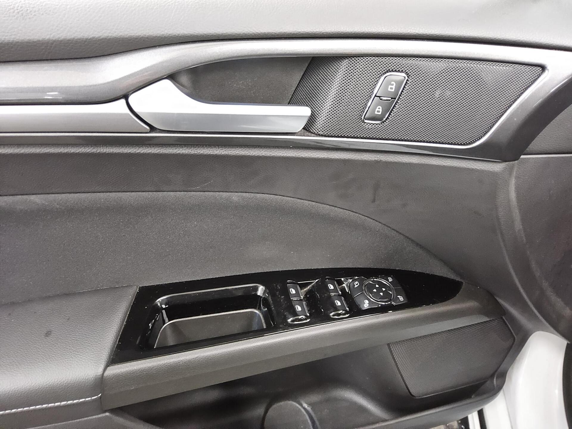 Ford Mondeo Turnier 2.0 EB Titanium Navi LED ACC 9