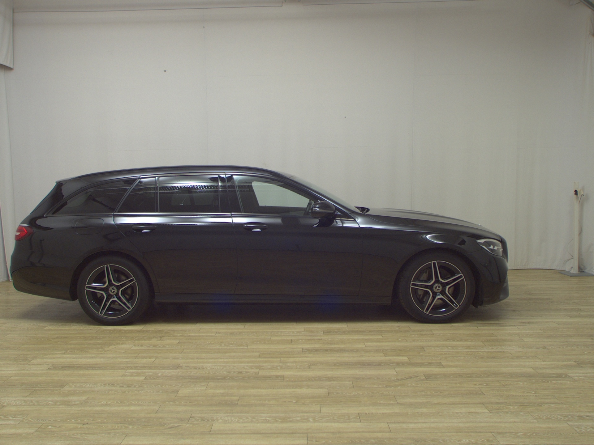 Mercedes-Benz E 220 T d AMG-Line Night Navi LED Widescreen RFK