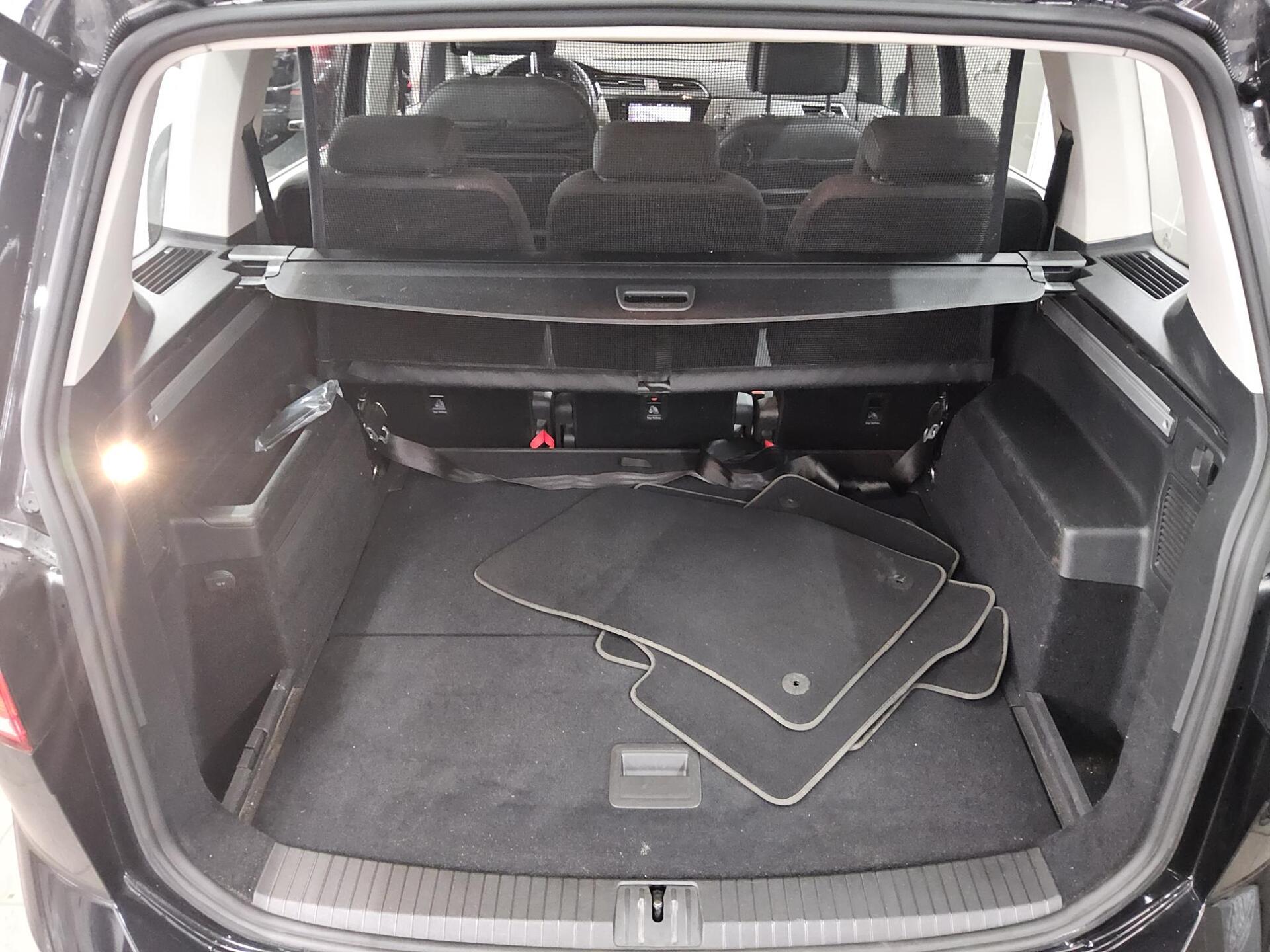 Volkswagen Touran 1.5 TSI Comf. Navi LED RFK ACC 11