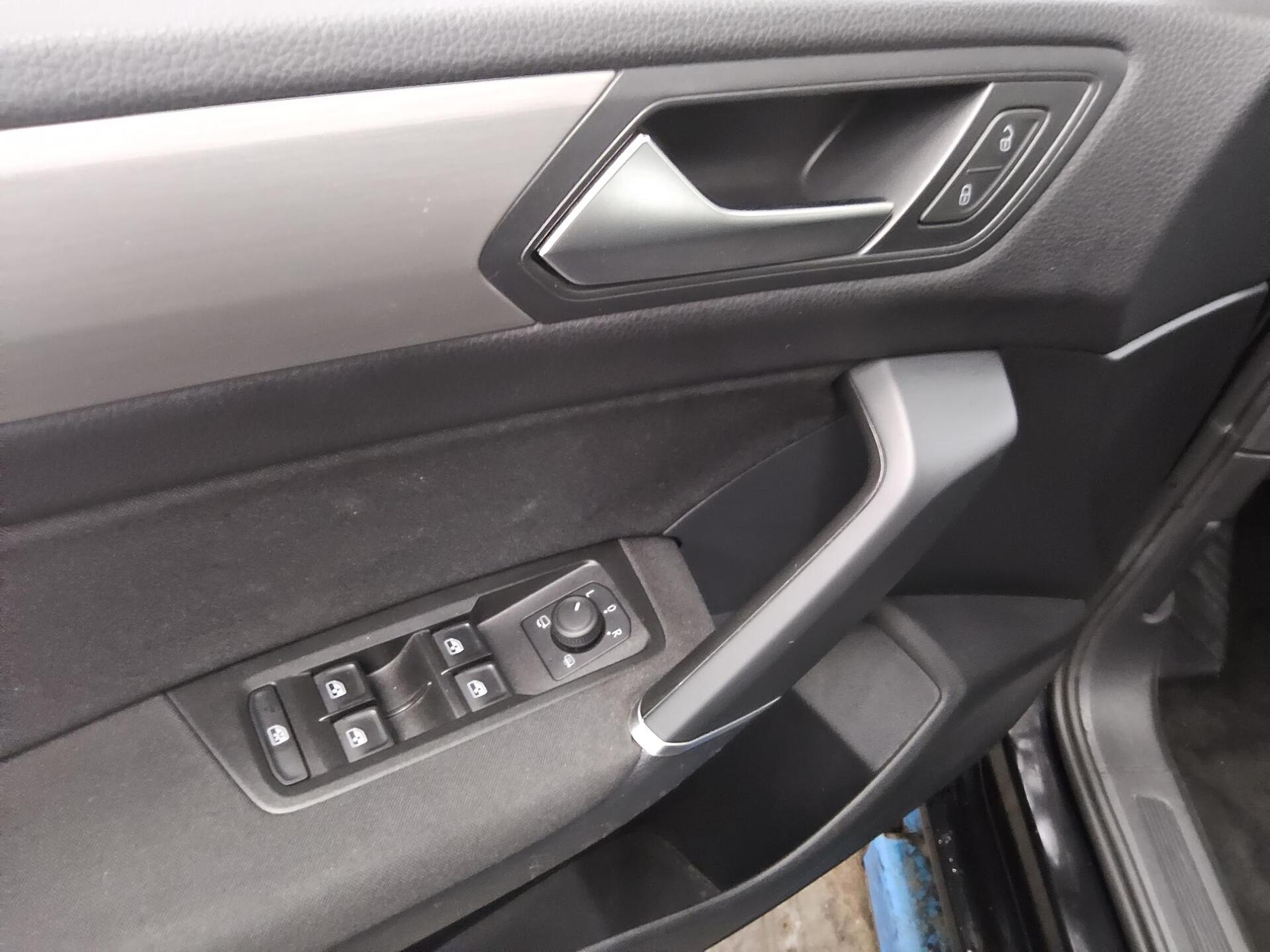 Volkswagen Touran 1.5 TSI Comf. Navi LED RFK ACC 9