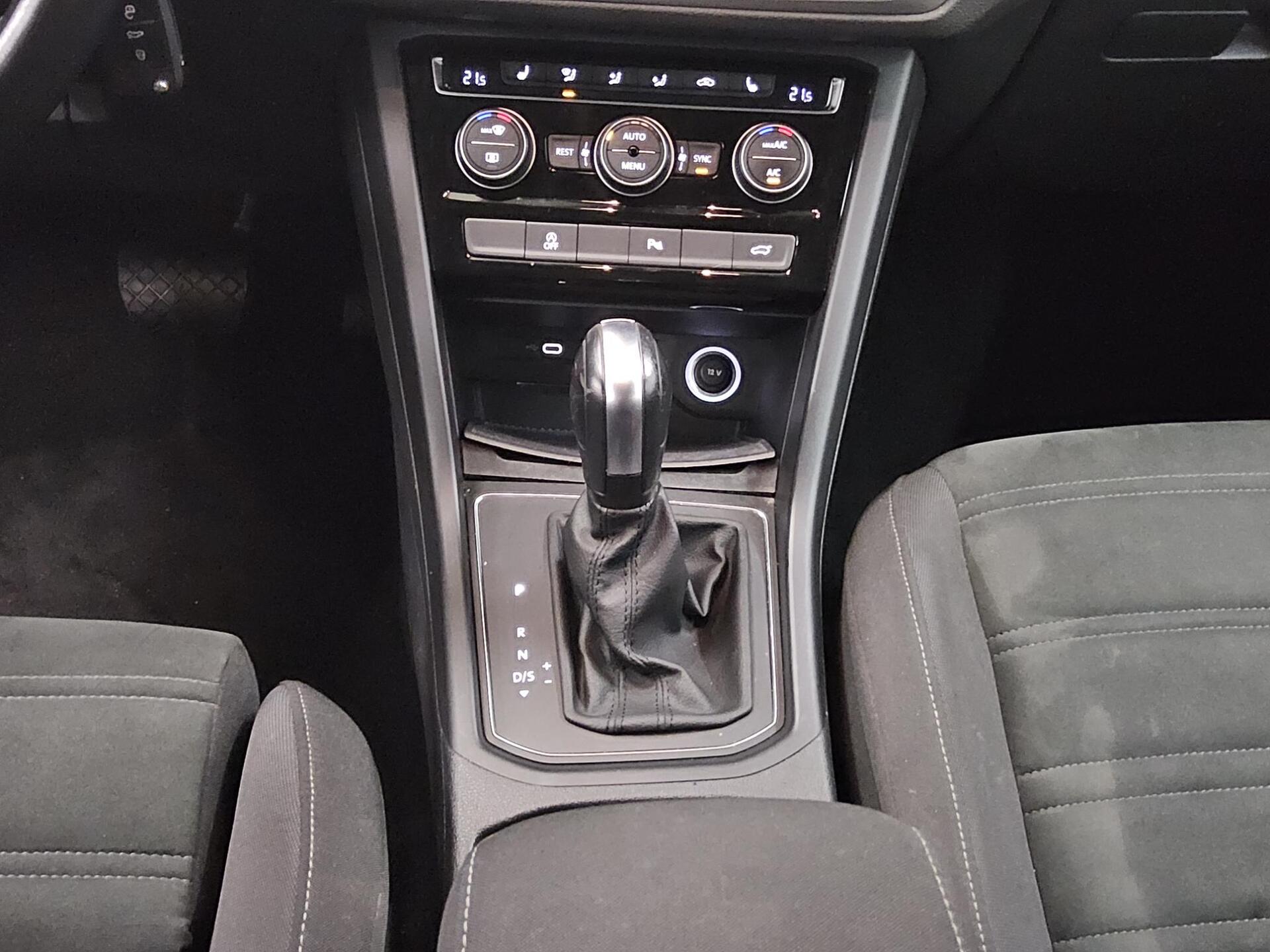 Volkswagen Touran 1.5 TSI Comf. Navi LED RFK ACC 6