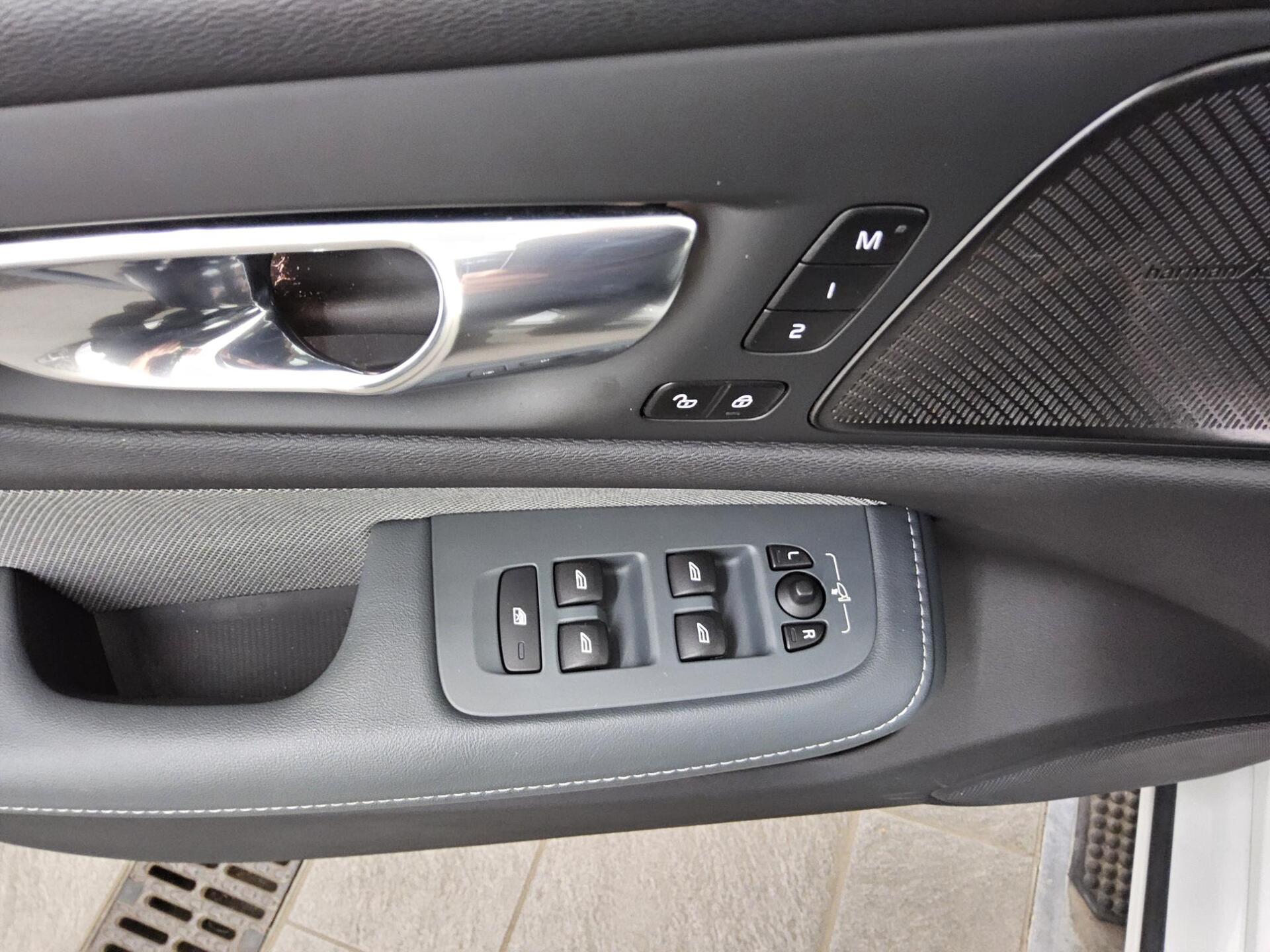 Volvo V60 T6 AWD R-Design T-Leder Navi LED Pano 4xShz 10