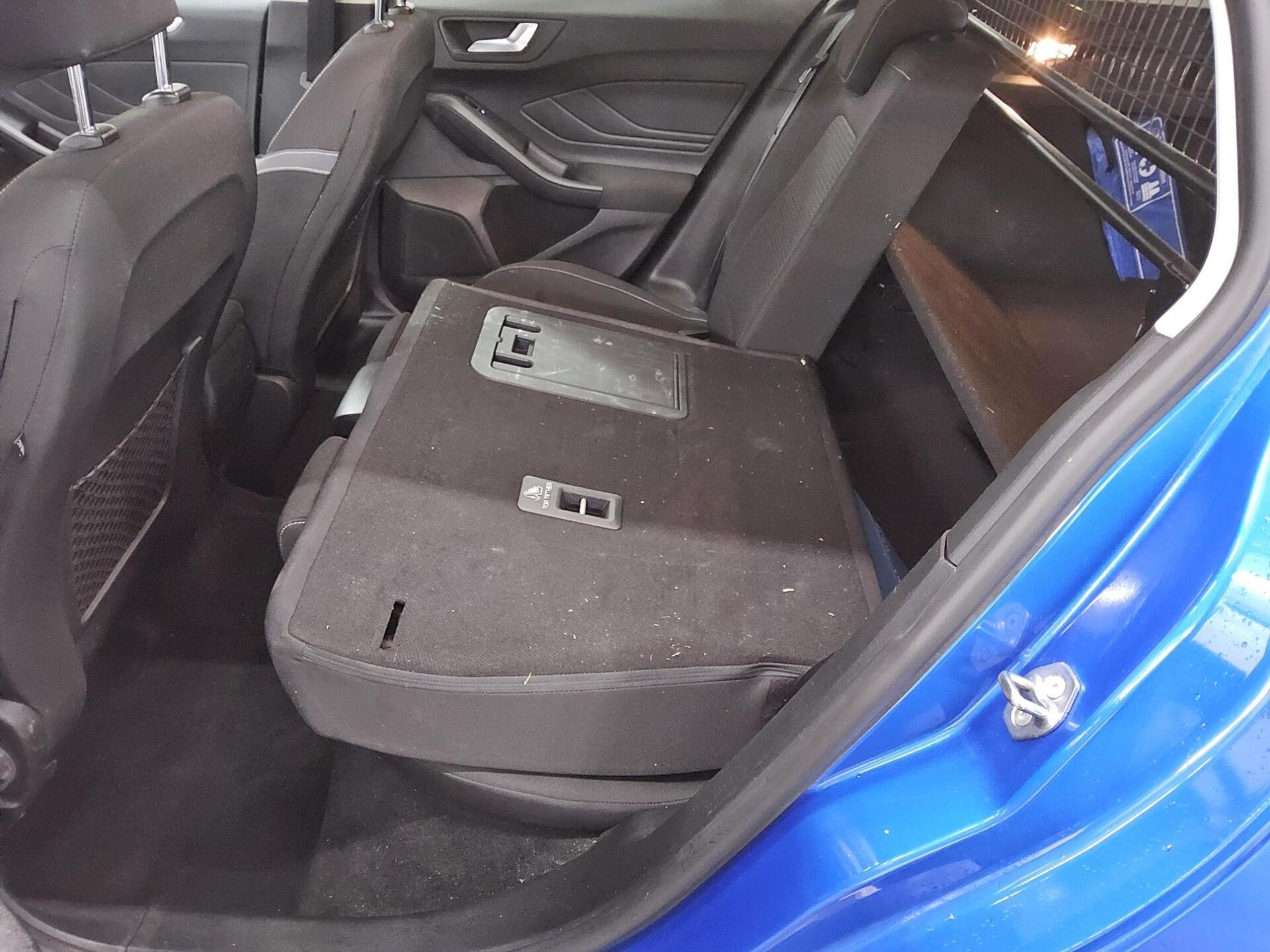 Ford Focus Turnier 1.0 EB Cool&Connect Navi SHZ PDC 12