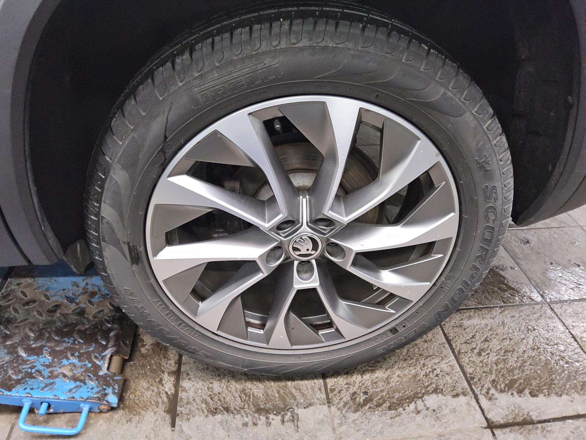 Skoda Kodiaq 2.0 TDI 4x4 Clever Navi vc Pano LED RFK 12