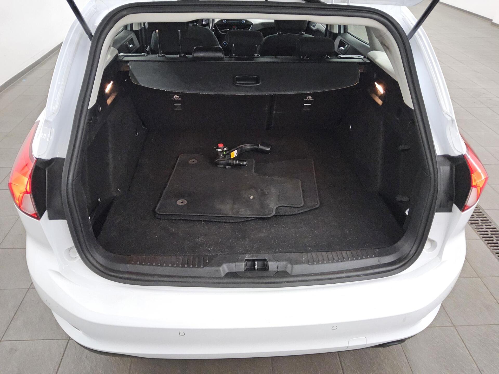 Ford Focus Turnier 1.5 EB Cool&Connect Navi RfK AHK 11