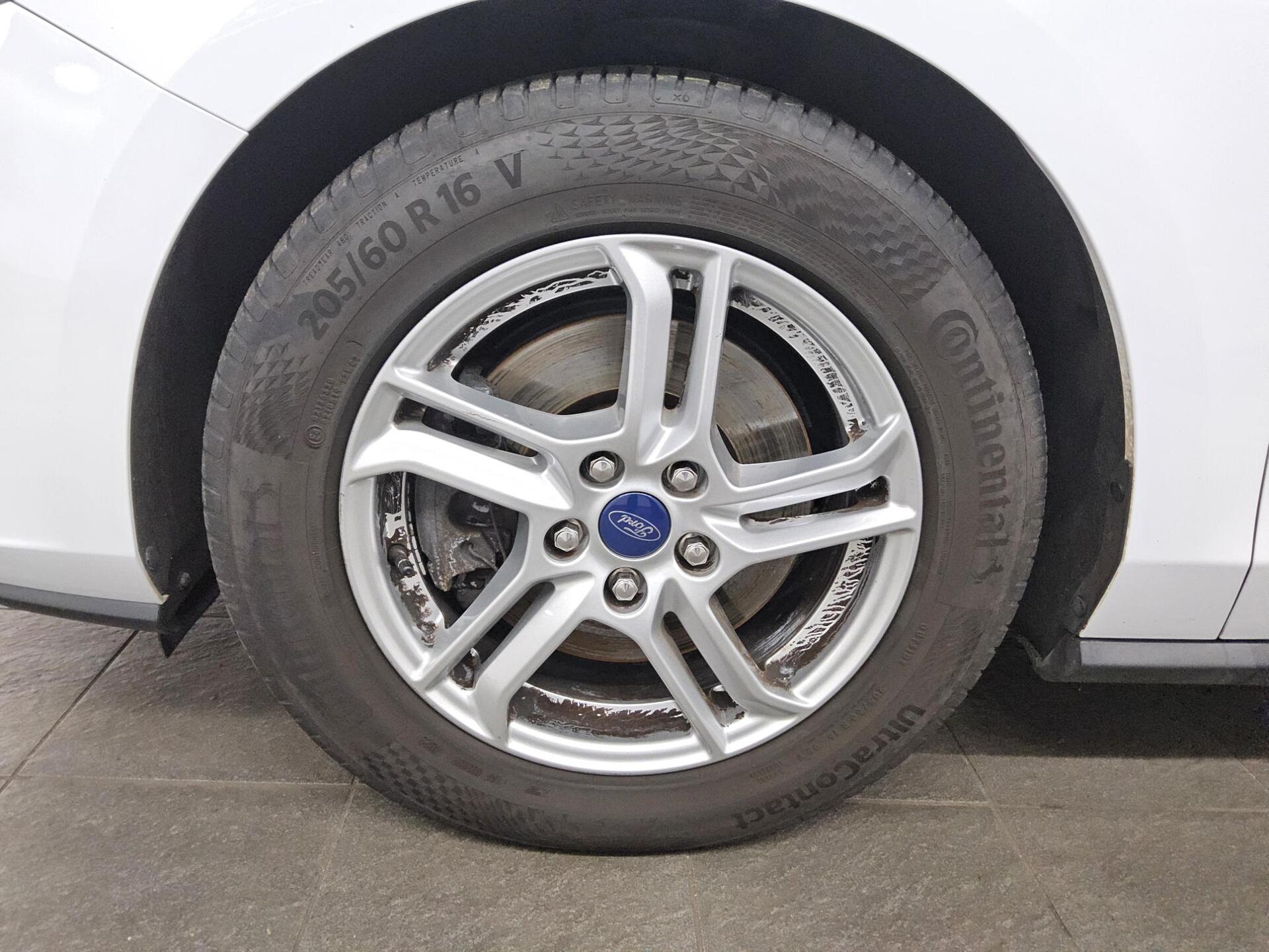 Ford Focus Turnier 1.5 EB Cool&Connect Navi RfK AHK 10