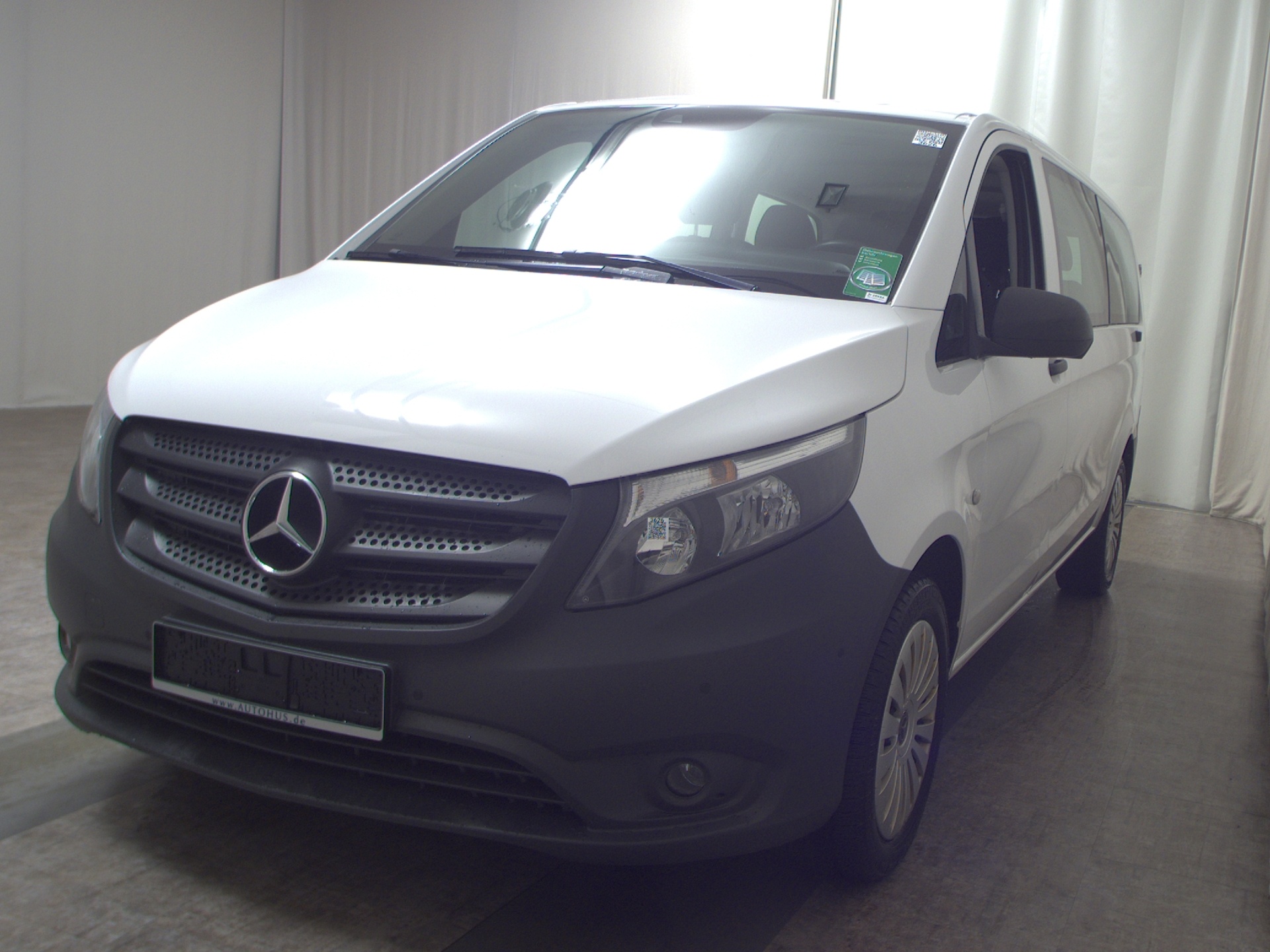 Mercedes-Benz Vito Tourer 114 CDI extralang 8-Sitze Navi RFK 2