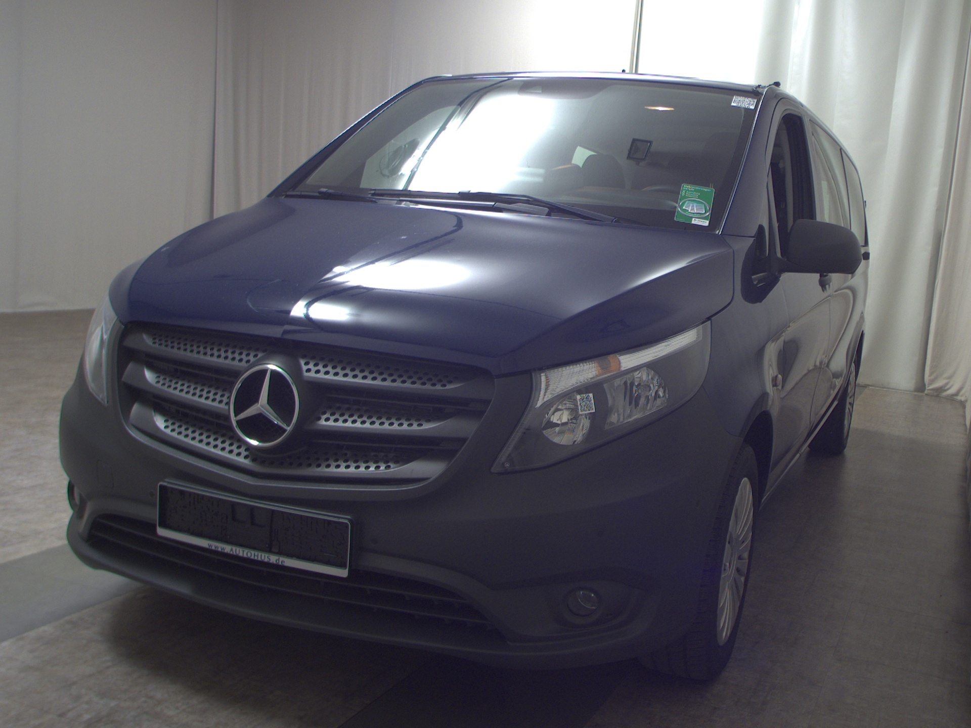 Mercedes-Benz Vito Tourer 114 CDI extralang 8-Sitze Navi RFK 2