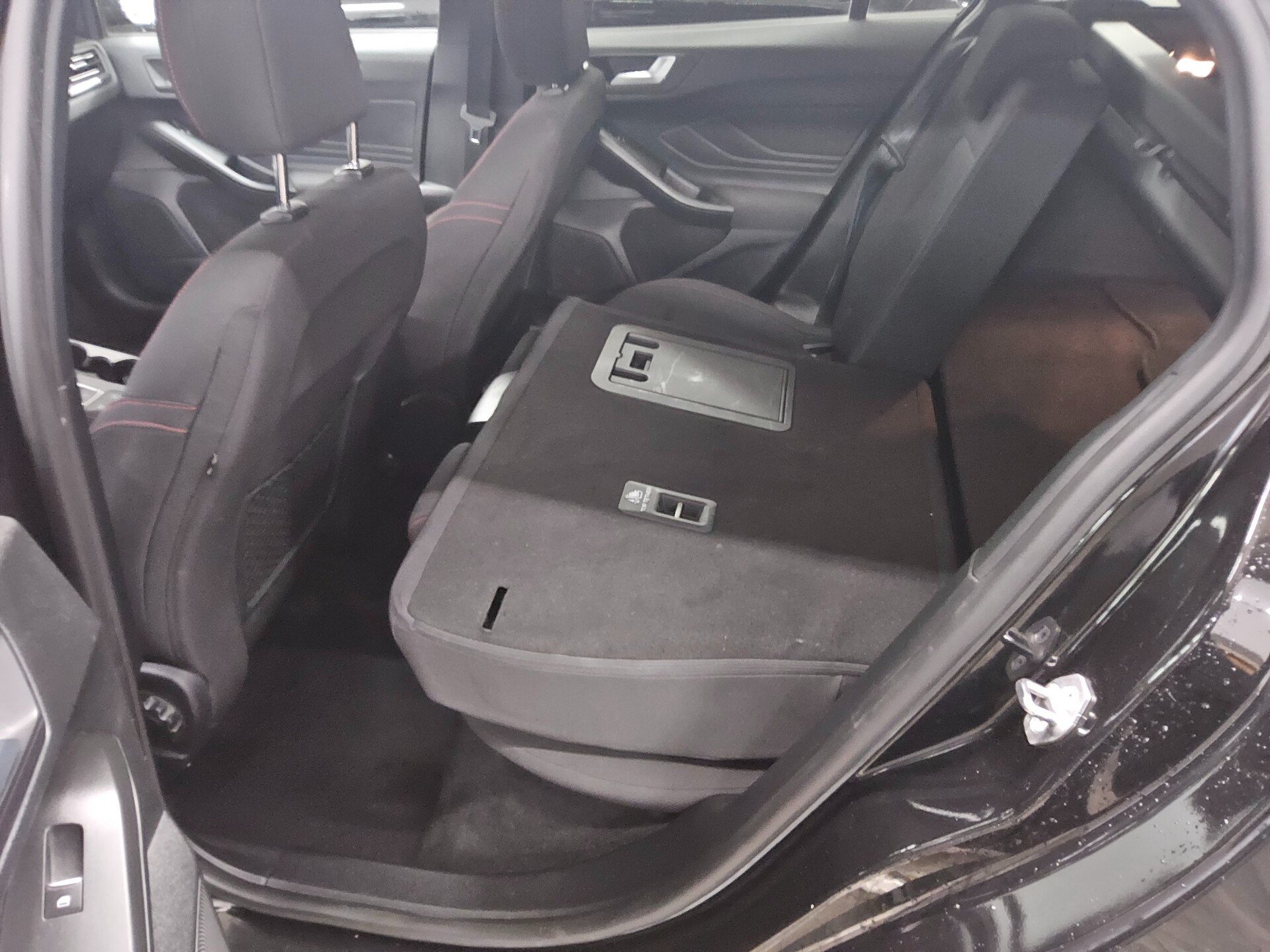 Ford Focus Turnier 1.0 EB ST-Line ACC LED Navi RfK 14