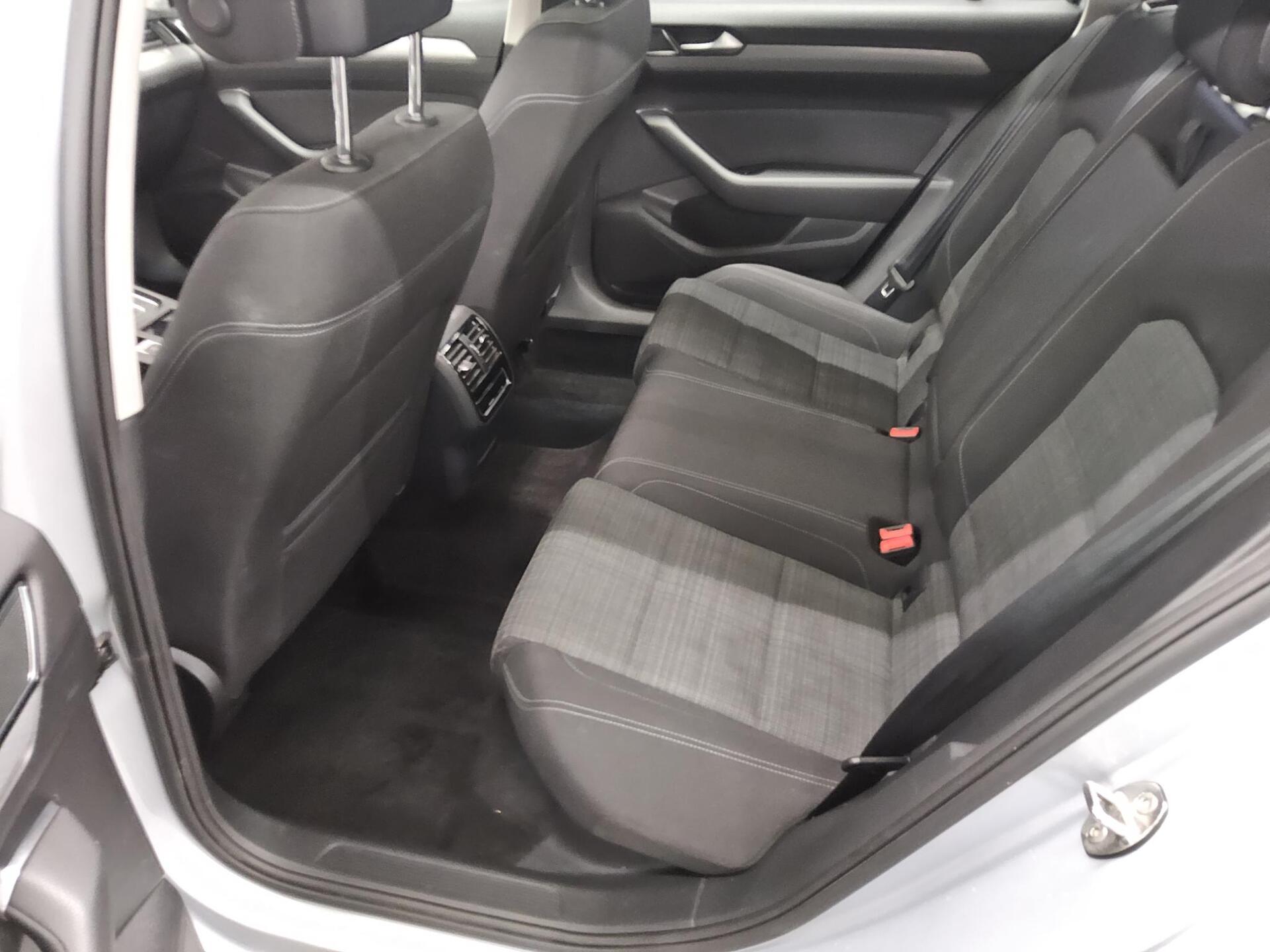 Volkswagen Passat Var. 2.0 TDI Business Navi Pano HuD AHK 13