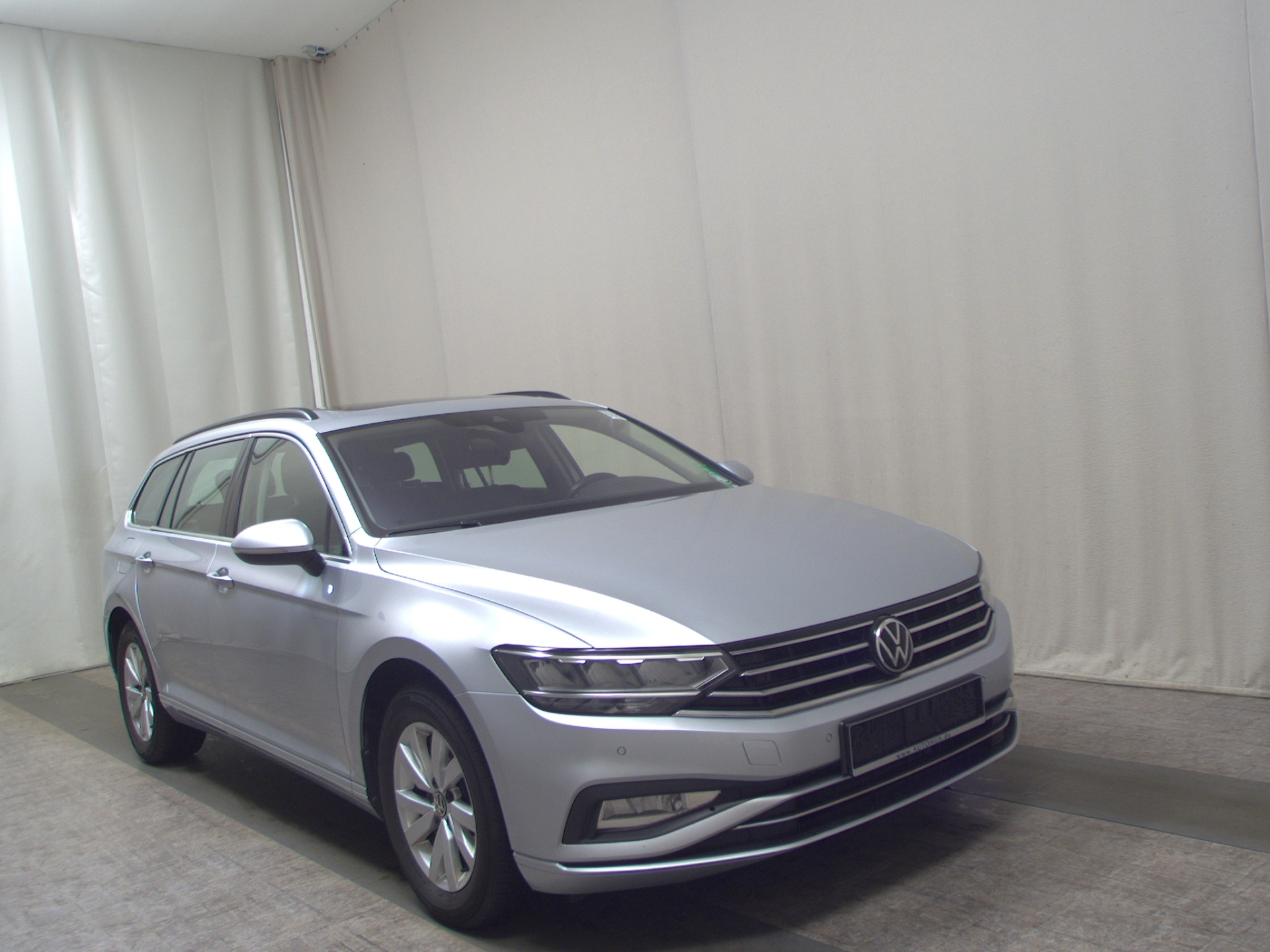 Volkswagen Passat Var. 2.0 TDI Business Navi Pano HuD AHK 3