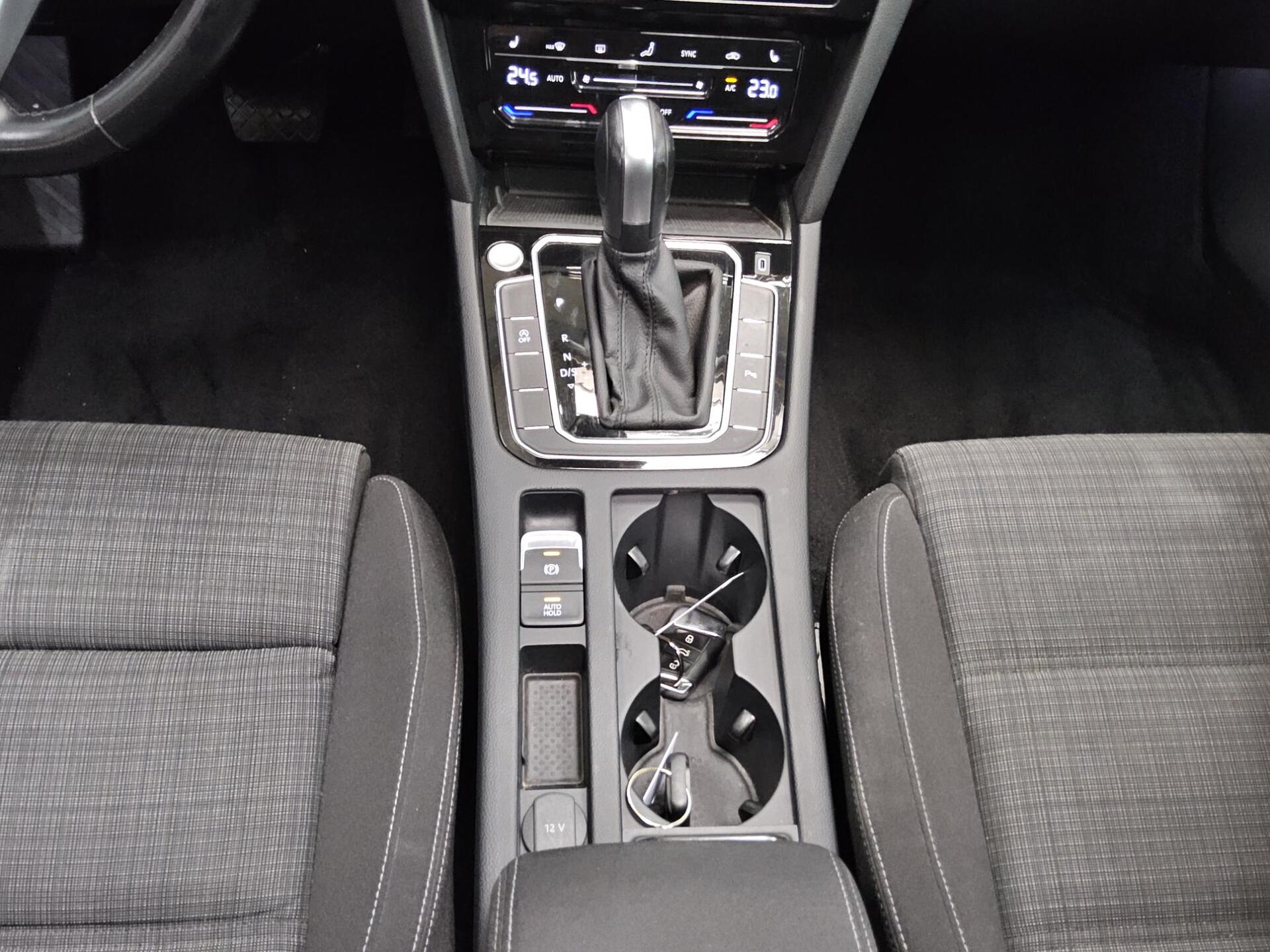 Volkswagen Passat Var. 2.0 TDI Business Navi Pano HuD AHK 6