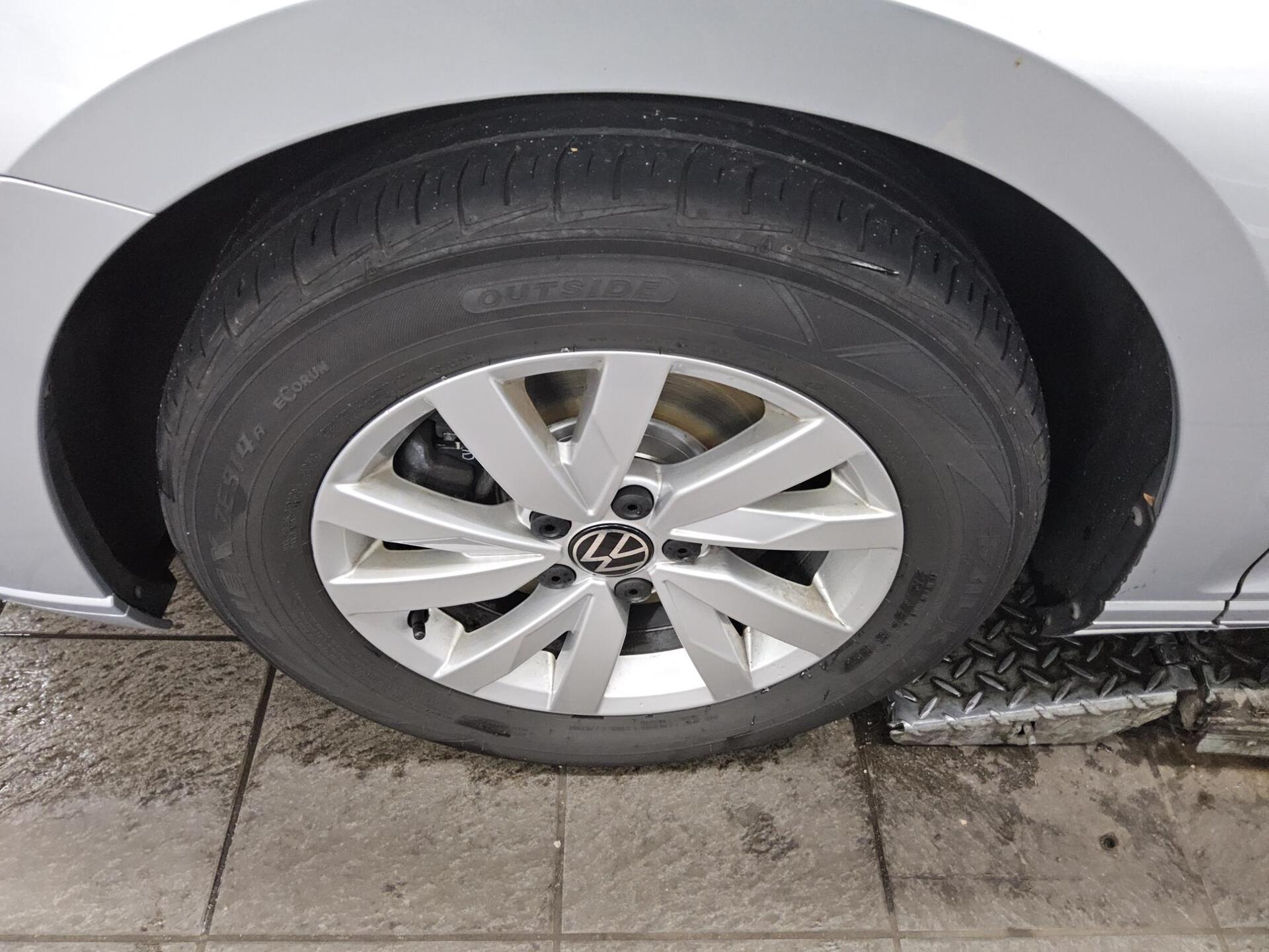 Volkswagen Passat Var. 2.0 TDI Business Navi Pano HuD AHK 10