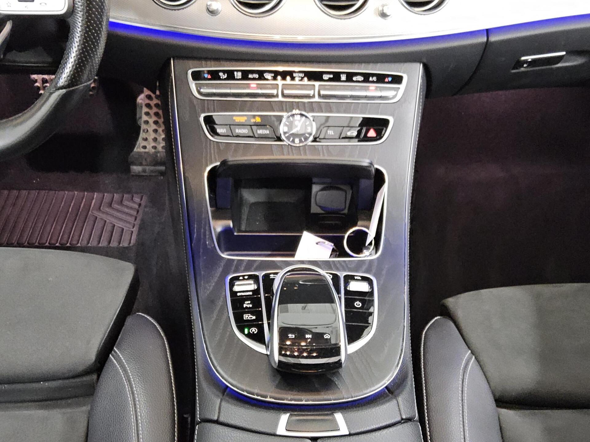 Mercedes-Benz E 220 d AMG-Line Night Widescreen Burm. Pano 6