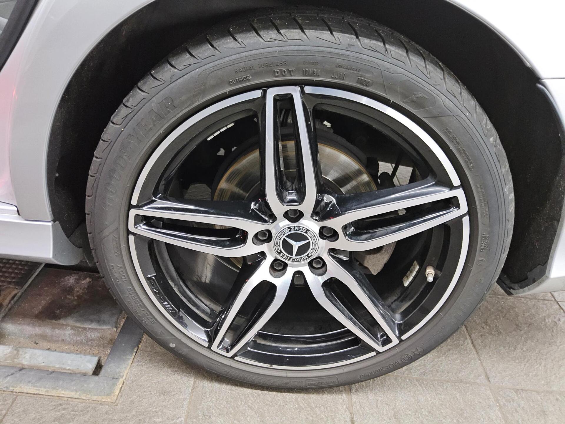 Mercedes-Benz E 220 d AMG-Line Night Widescreen Burm. Pano 12