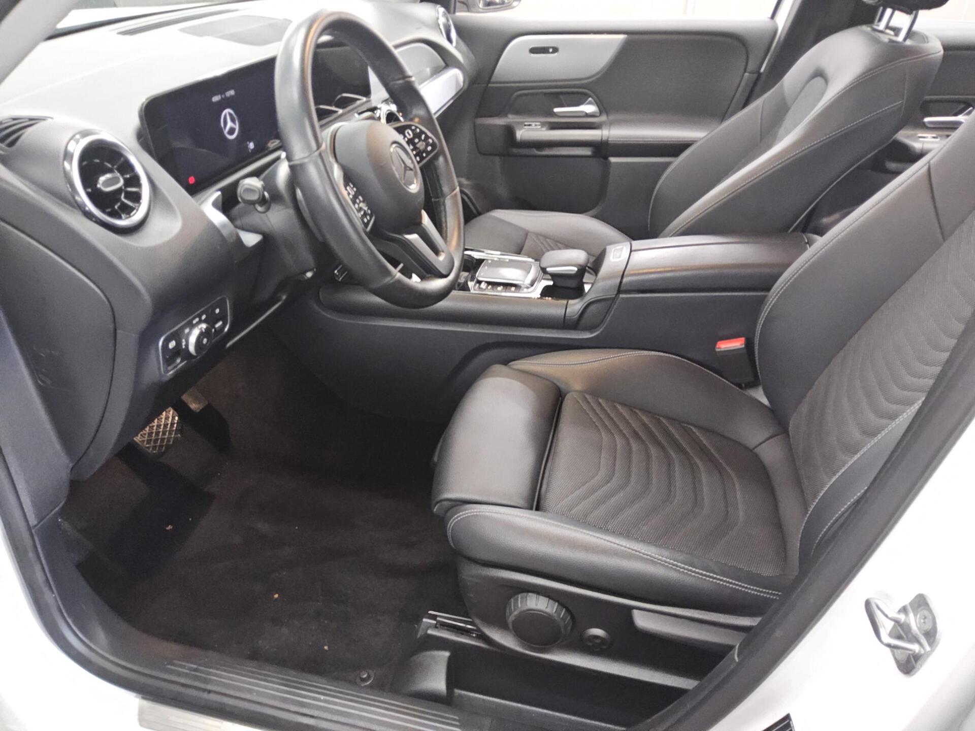 Mercedes-Benz GLB 180 d Style T-Leder Navi LED Kamera 9