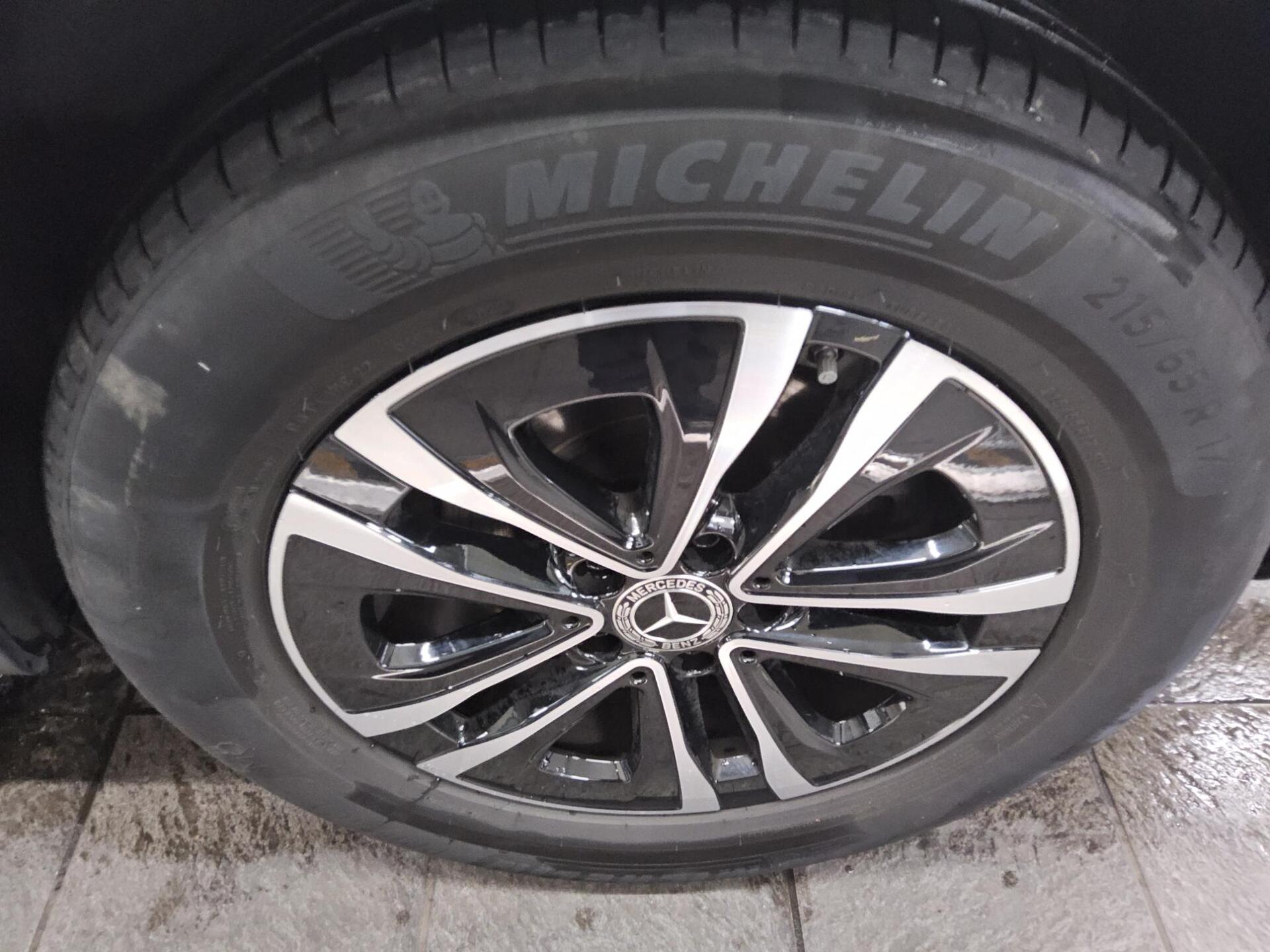 Mercedes-Benz GLB 180 d Style T-Leder Navi LED Kamera 11