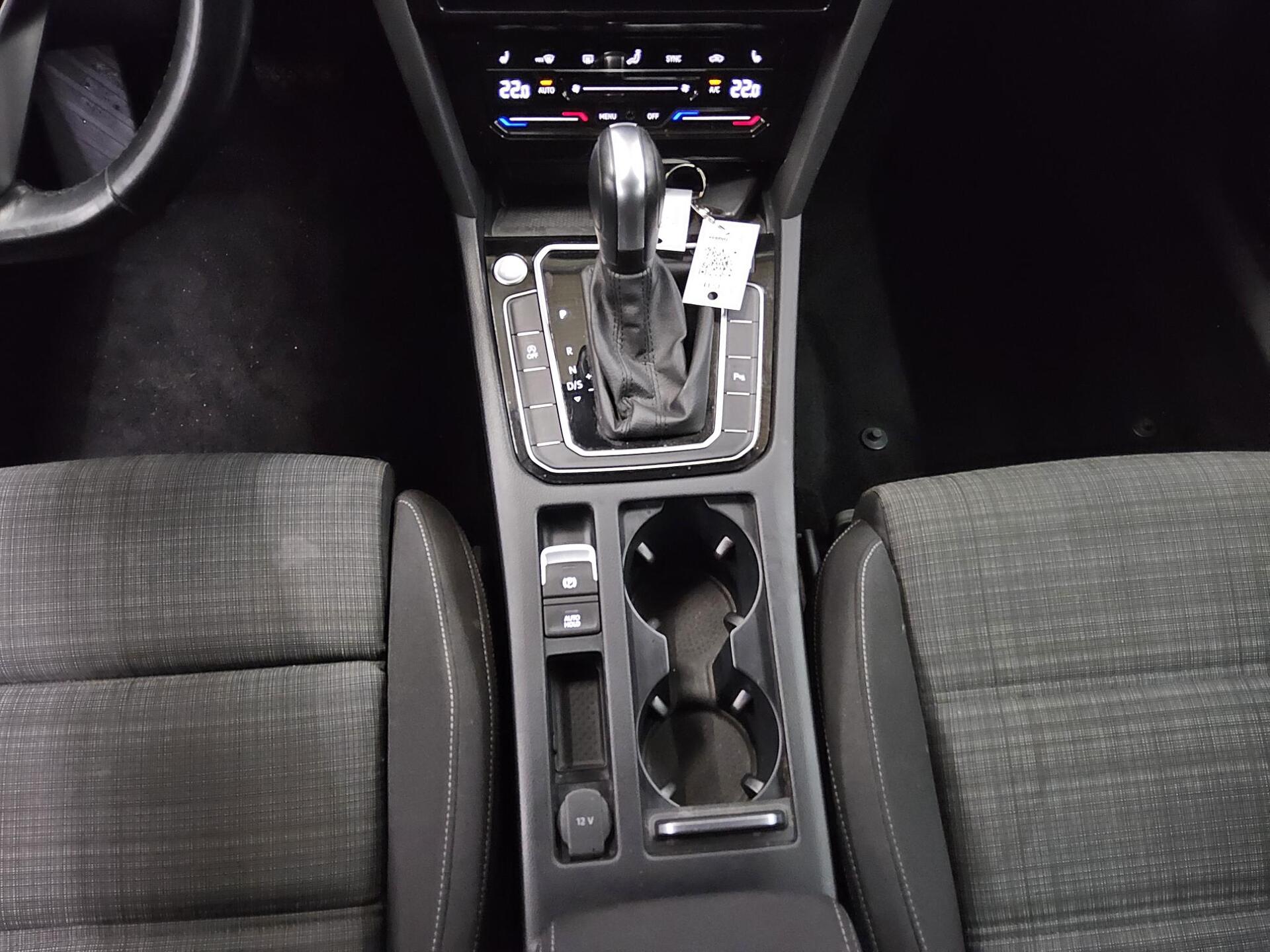 Volkswagen Passat Var. 1.5 TSI Business Nav LED AID RFK AHK 6