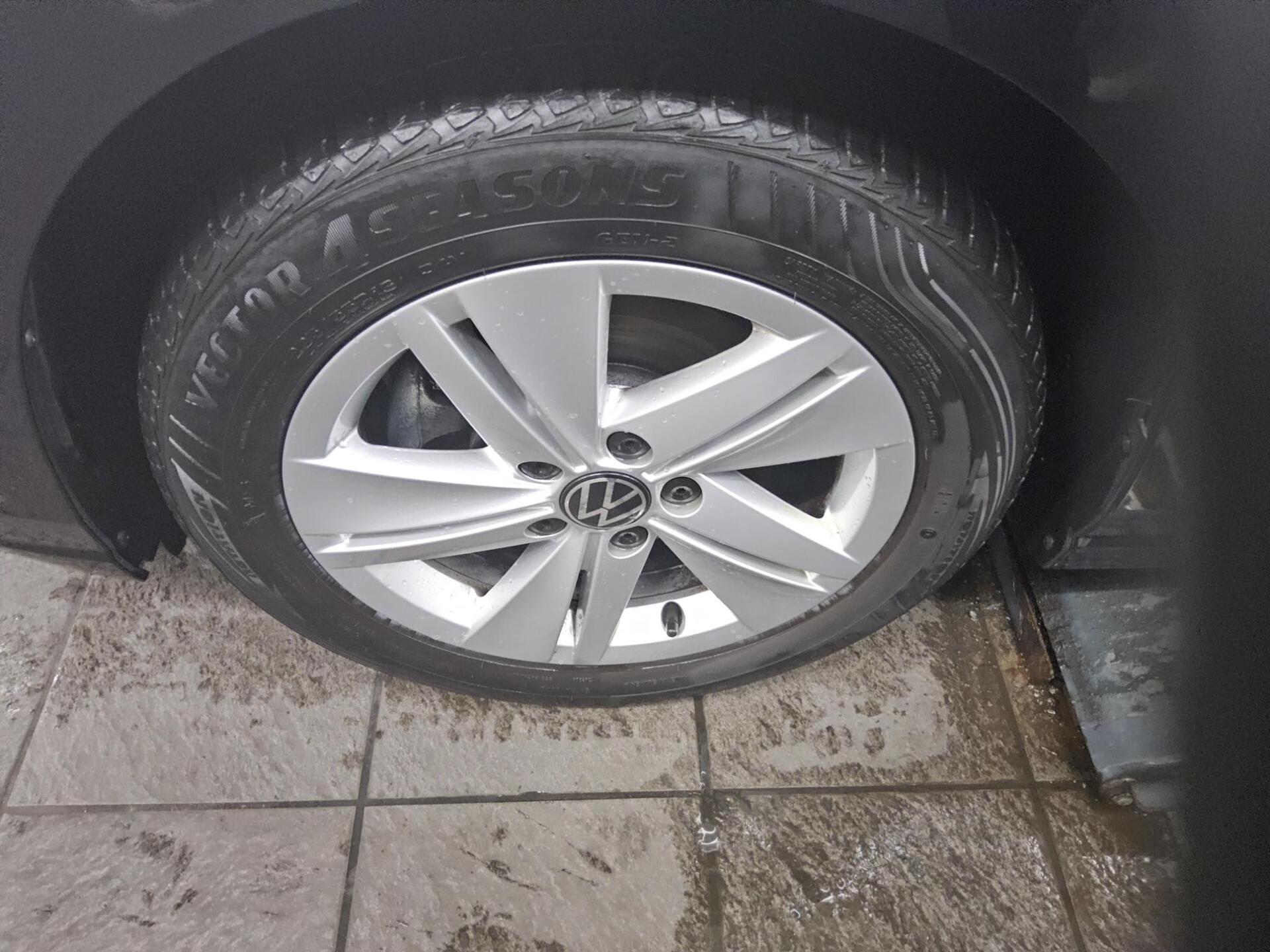 Volkswagen Golf-8 Var. 1.5 TSI Life Navi LED AID PDC SHZ 11