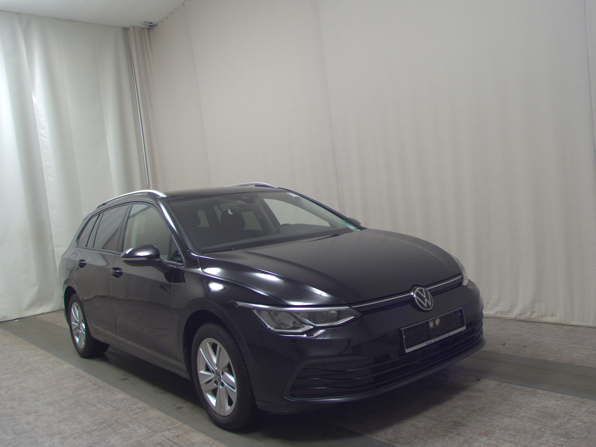 Volkswagen Golf-8 Var. 1.5 TSI Life Navi LED AID PDC SHZ 3