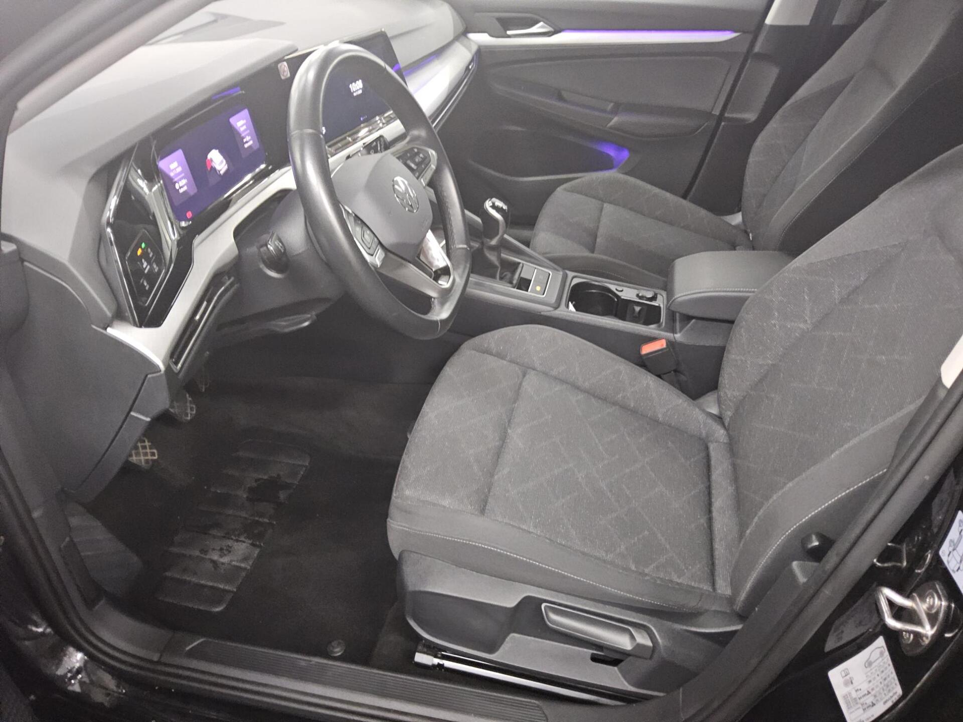 Volkswagen Golf-8 Var. 1.5 TSI Life Navi LED AID PDC SHZ 9